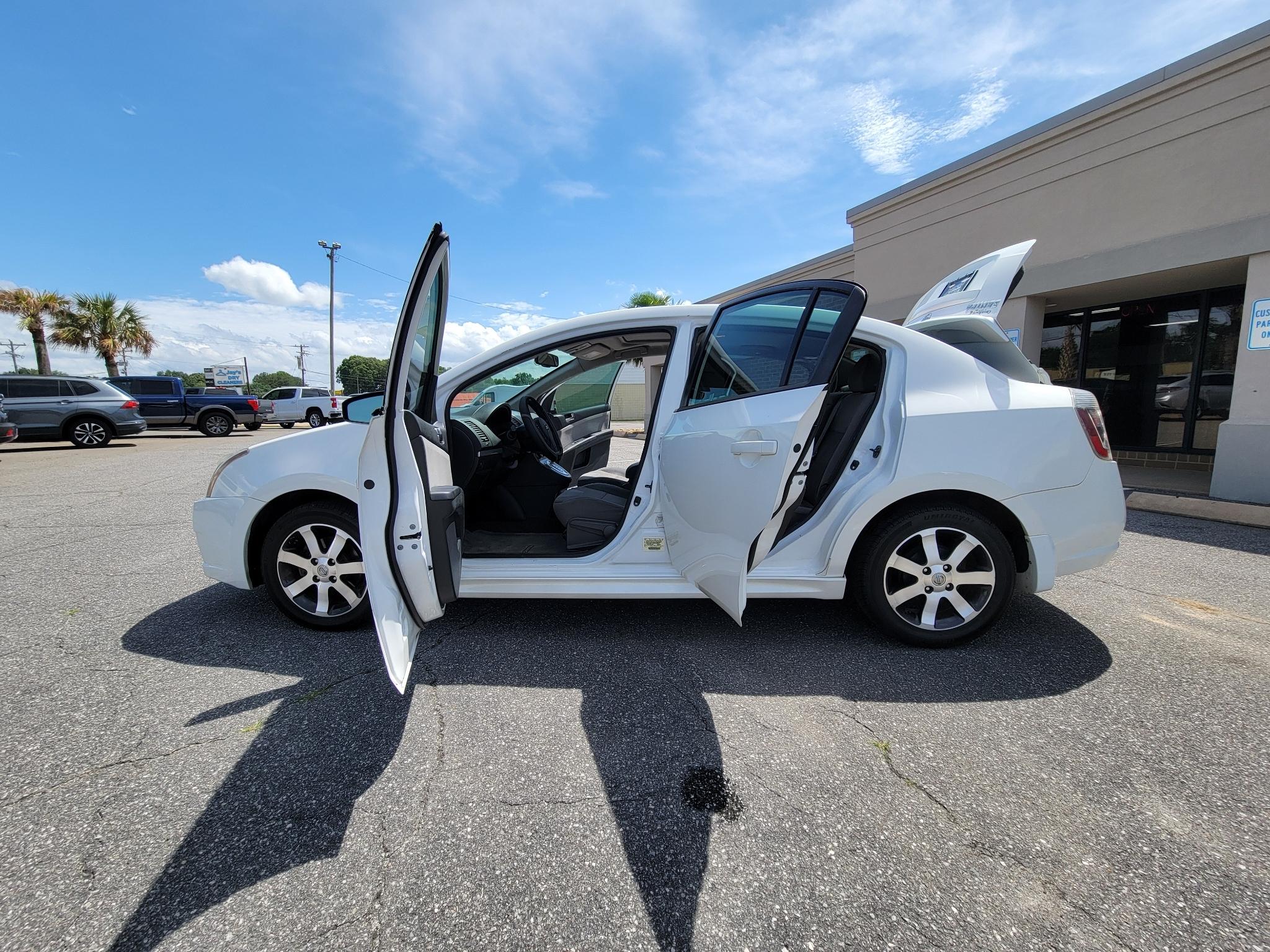 Nissan Sentra 4dr Sdn I4 CVT 2.0 SR 2012