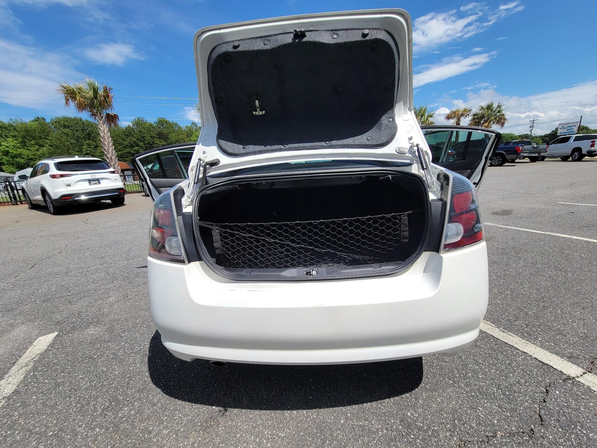 Nissan Sentra 4dr Sdn I4 CVT 2.0 SR 2012