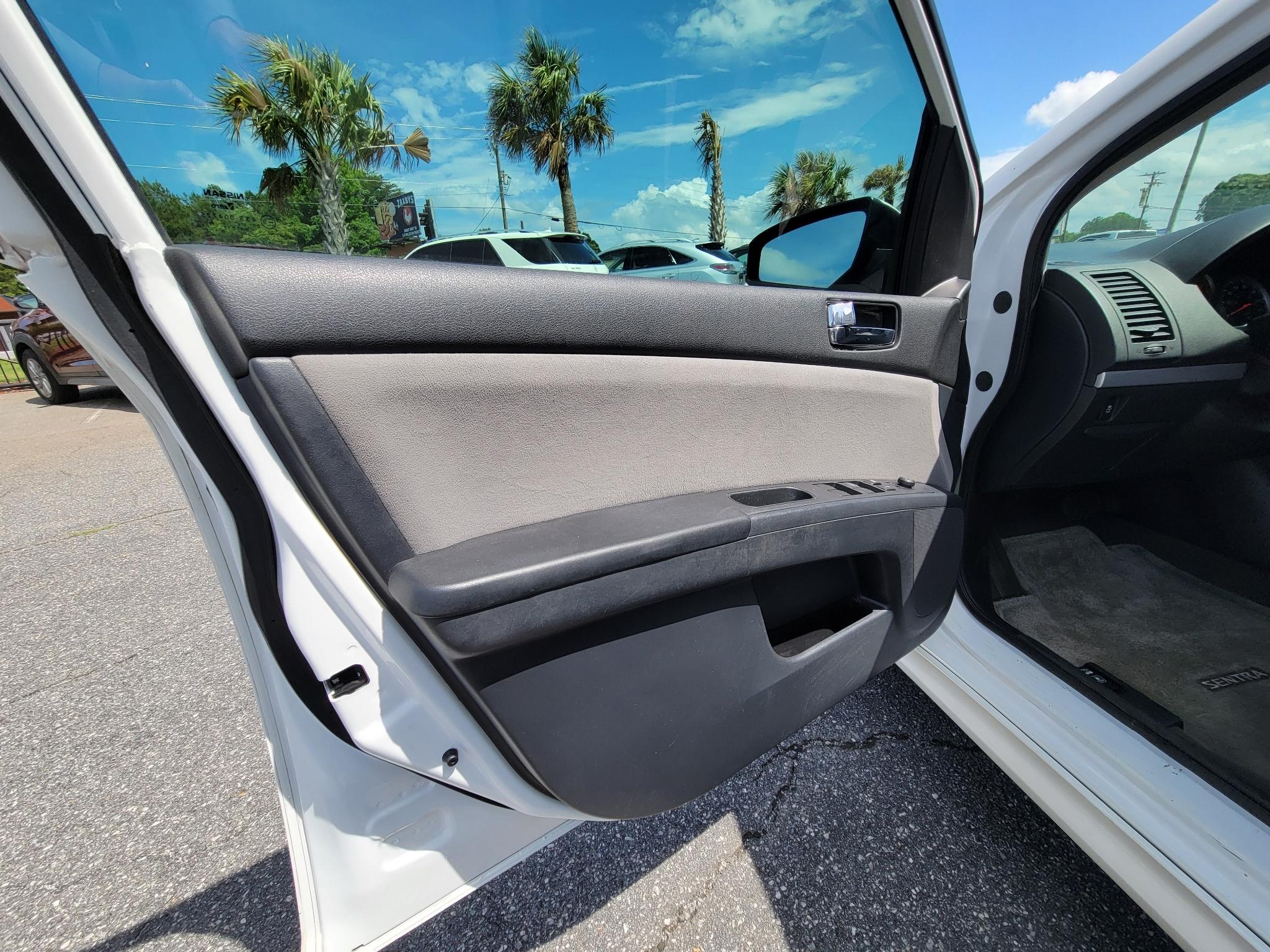 Nissan Sentra 4dr Sdn I4 CVT 2.0 SR 2012
