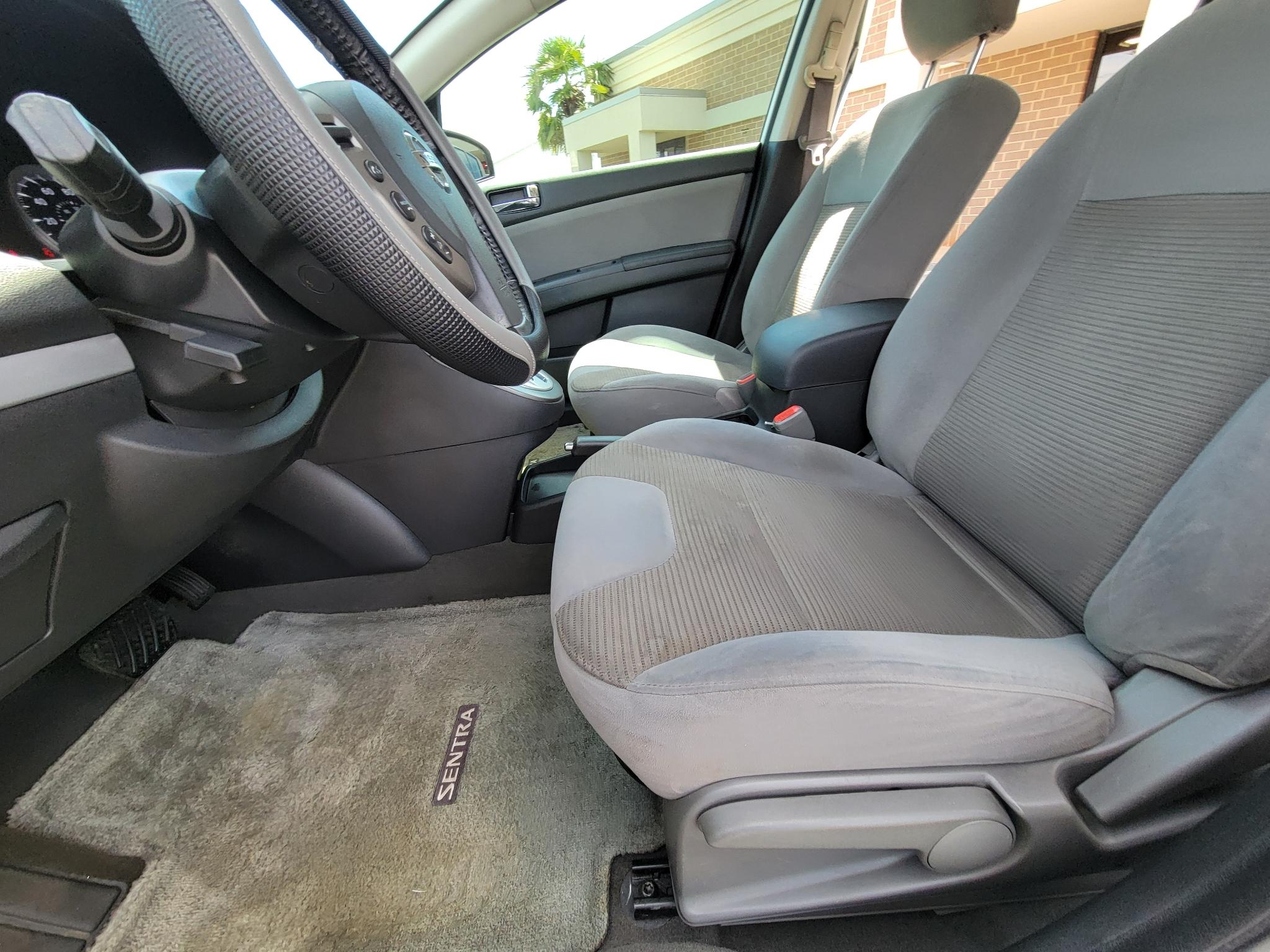 Nissan Sentra 4dr Sdn I4 CVT 2.0 SR 2012