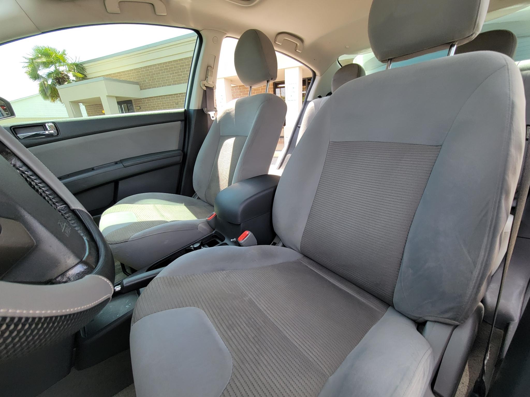 Nissan Sentra 4dr Sdn I4 CVT 2.0 SR 2012