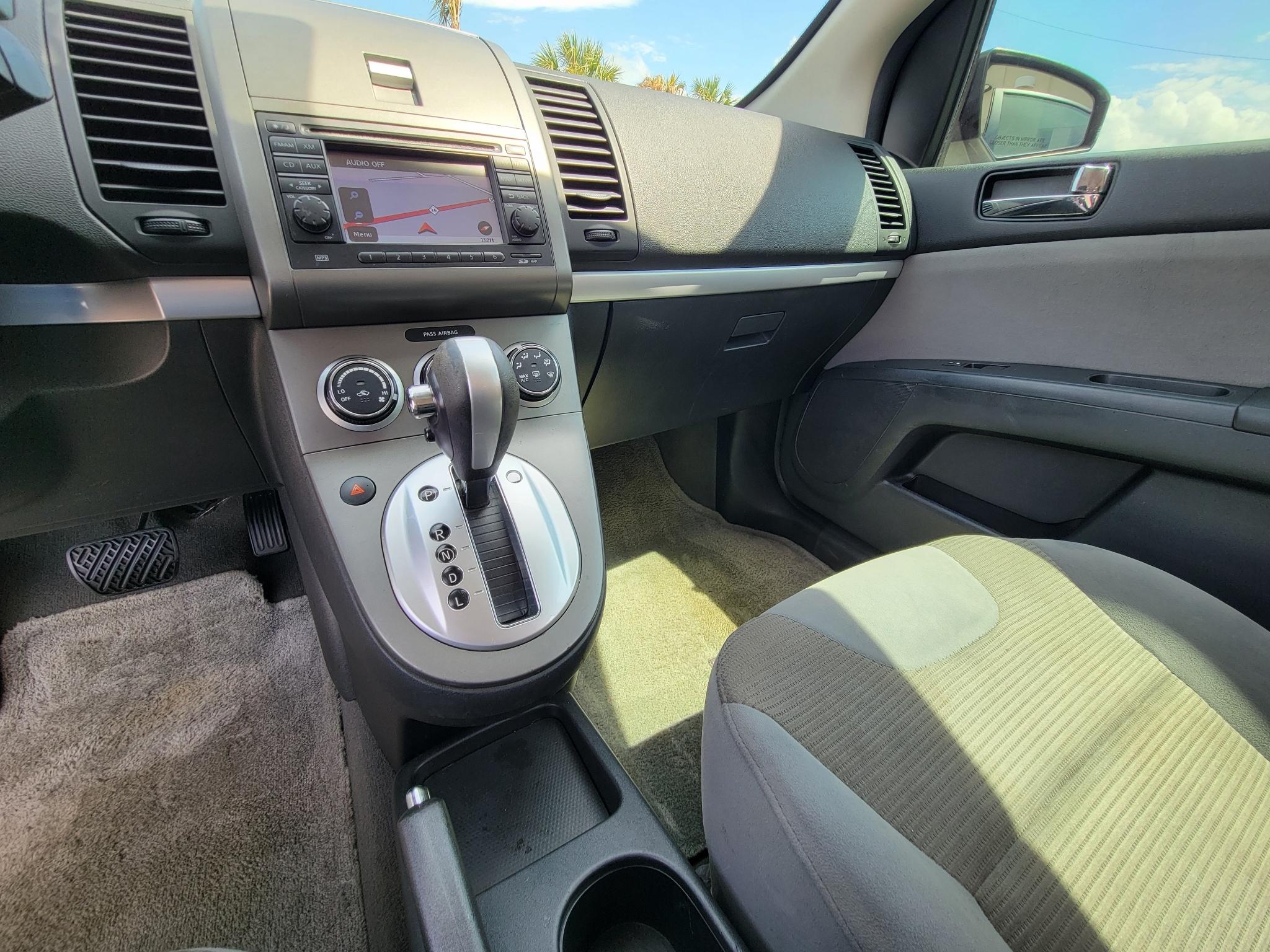 Nissan Sentra 4dr Sdn I4 CVT 2.0 SR 2012