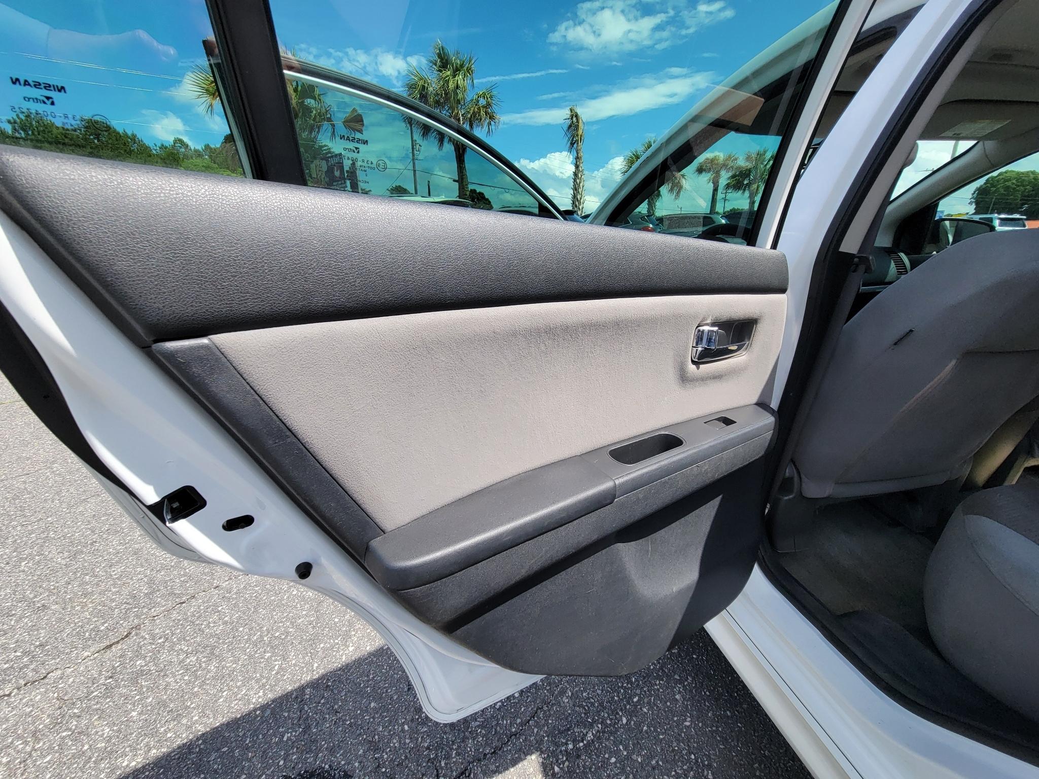 Nissan Sentra 4dr Sdn I4 CVT 2.0 SR 2012