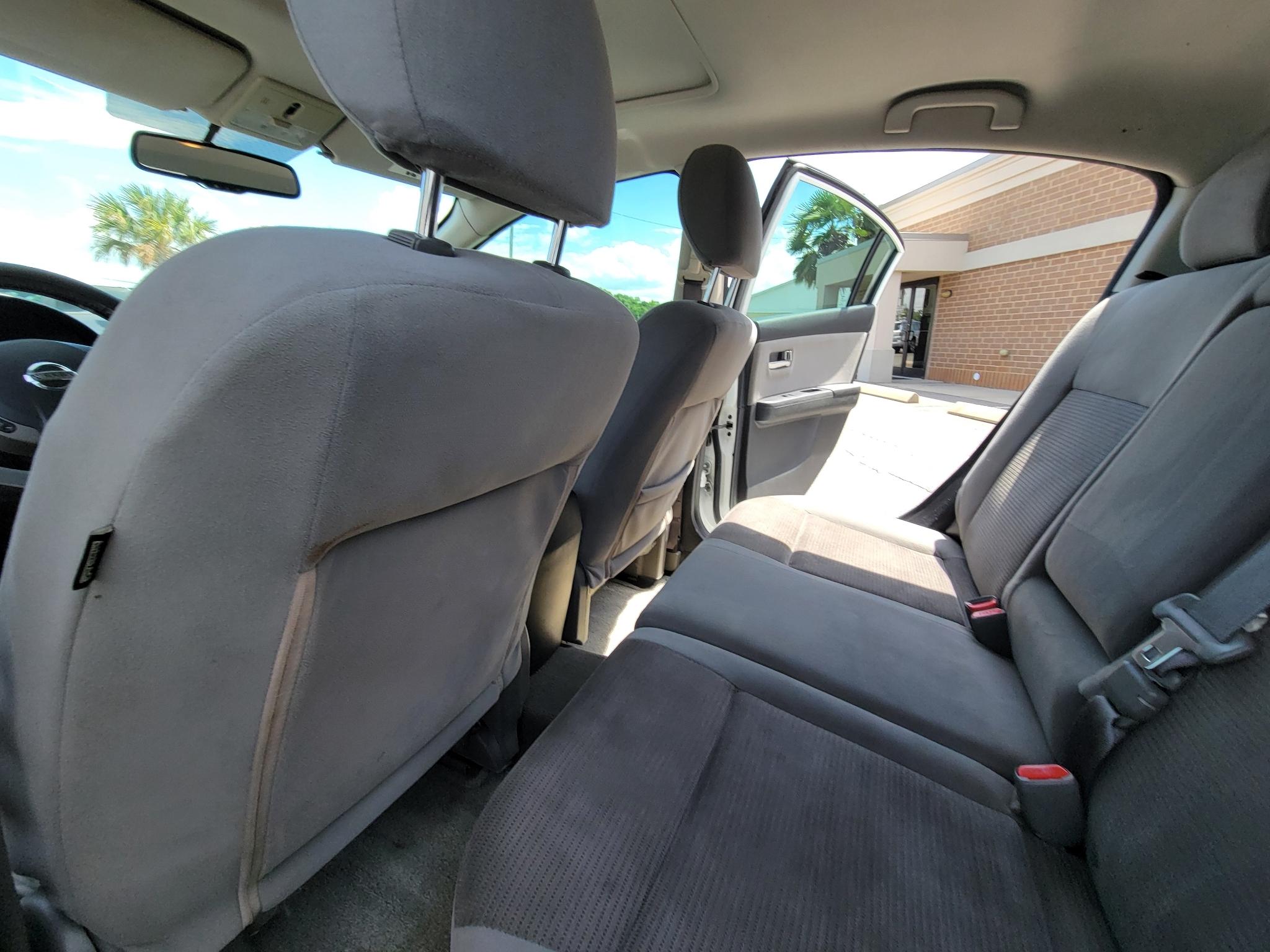 Nissan Sentra 4dr Sdn I4 CVT 2.0 SR 2012