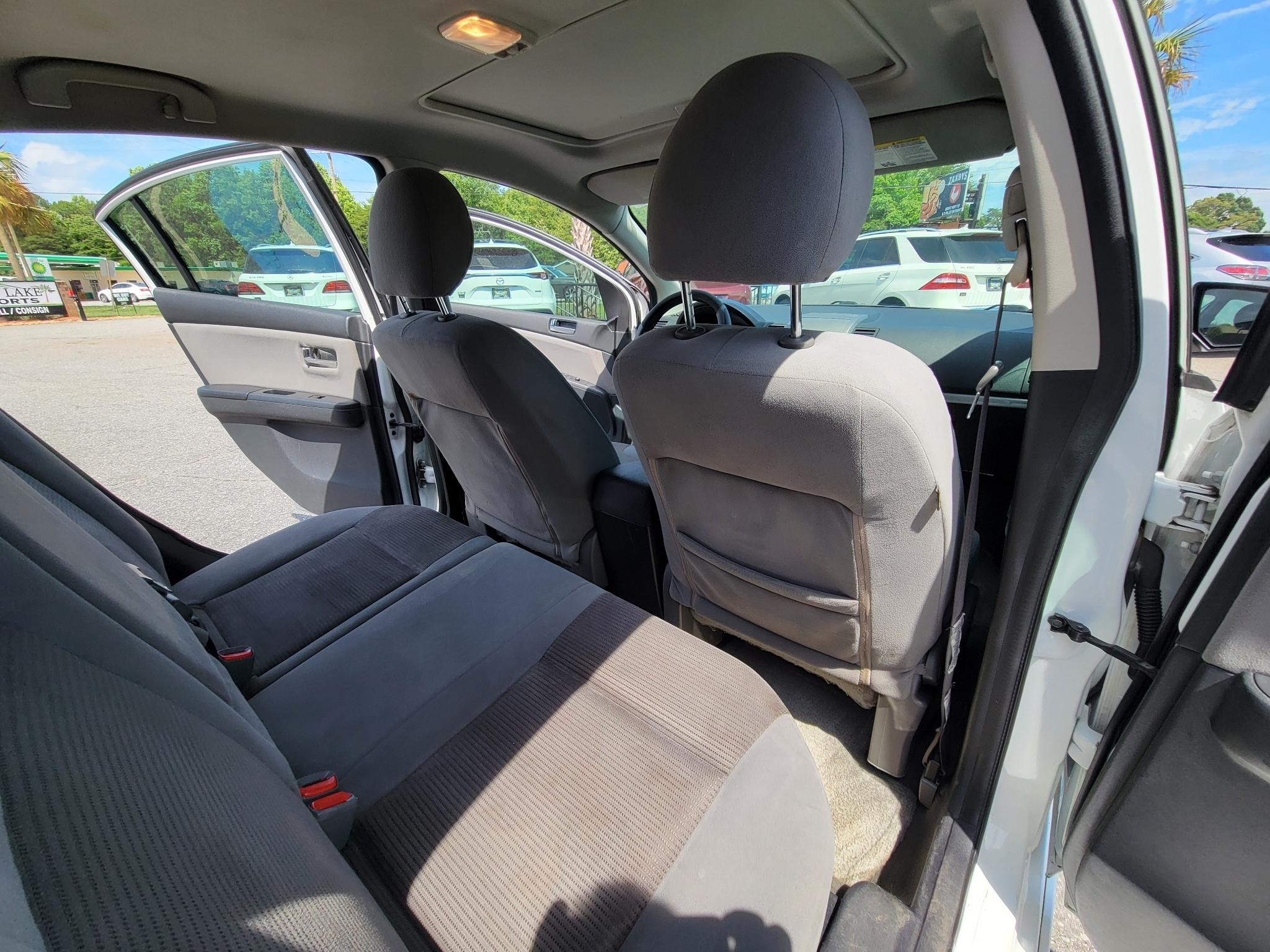 Nissan Sentra 4dr Sdn I4 CVT 2.0 SR 2012