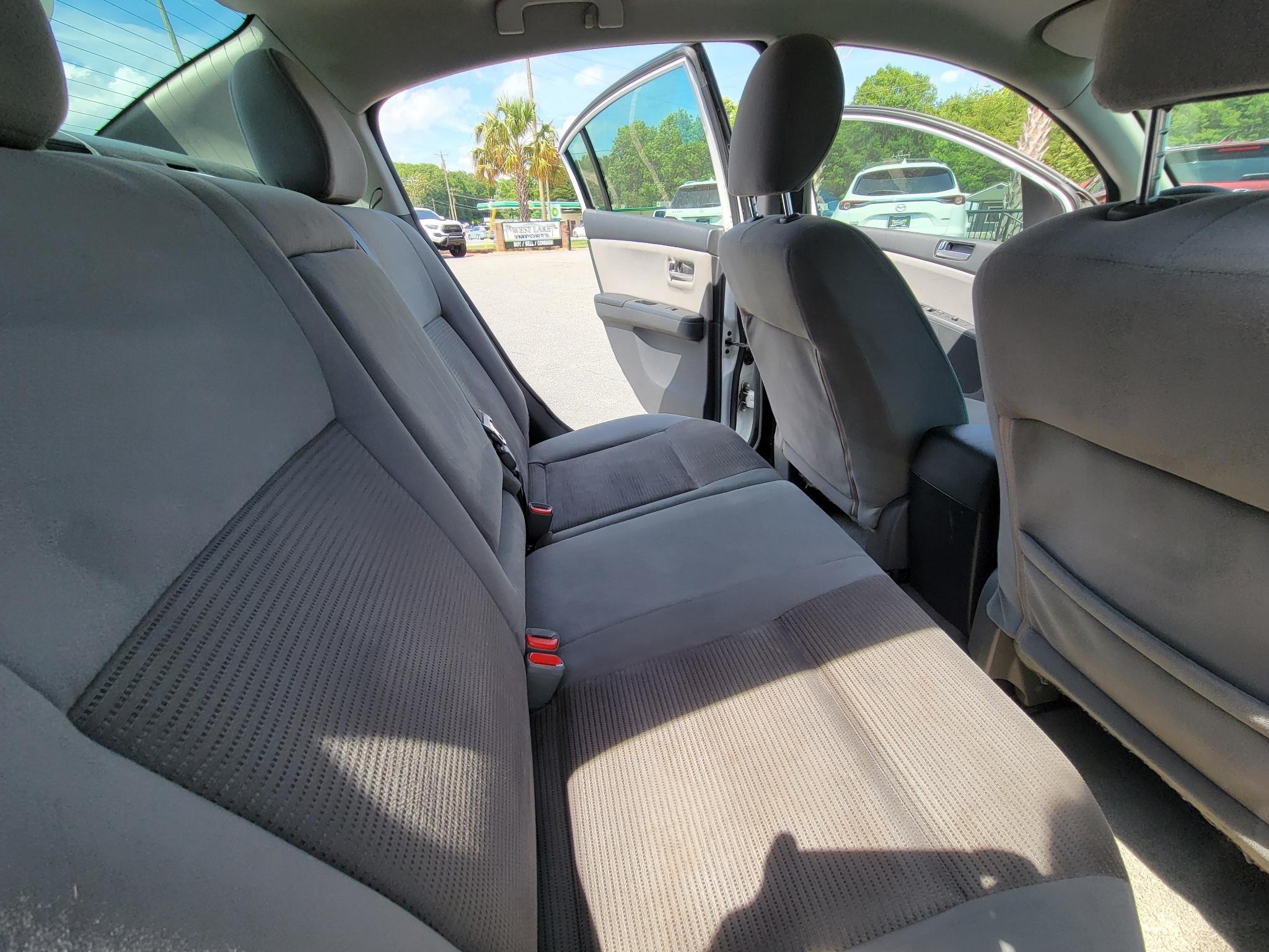 Nissan Sentra 4dr Sdn I4 CVT 2.0 SR 2012