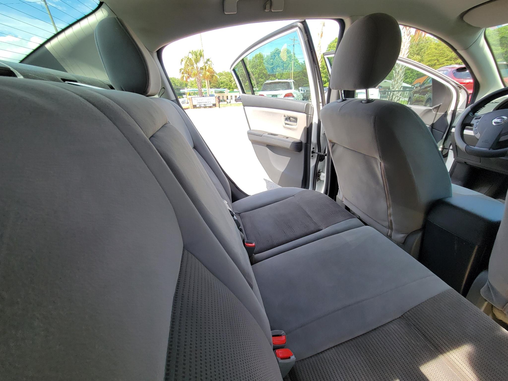 Nissan Sentra 4dr Sdn I4 CVT 2.0 SR 2012