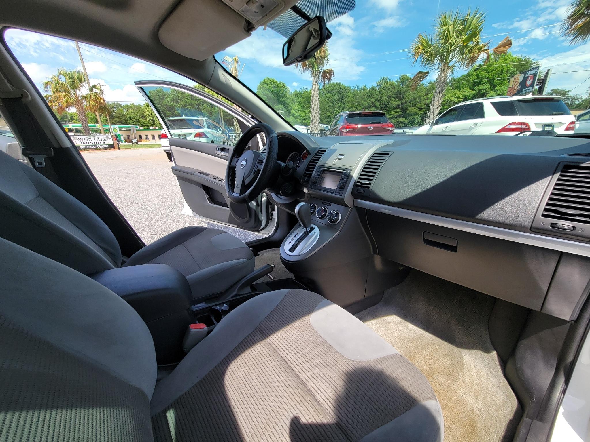 Nissan Sentra 4dr Sdn I4 CVT 2.0 SR 2012
