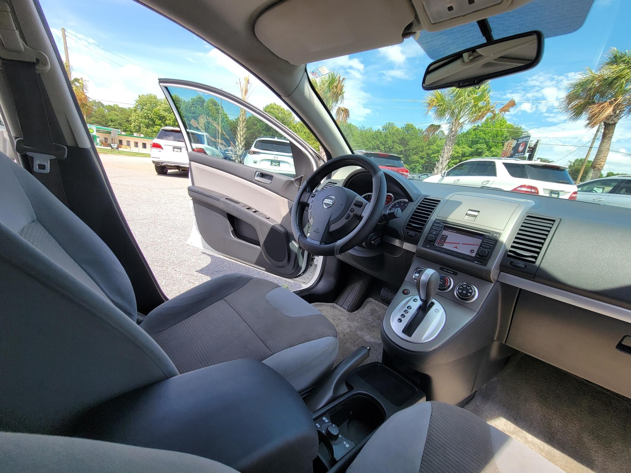 Nissan Sentra 4dr Sdn I4 CVT 2.0 SR 2012