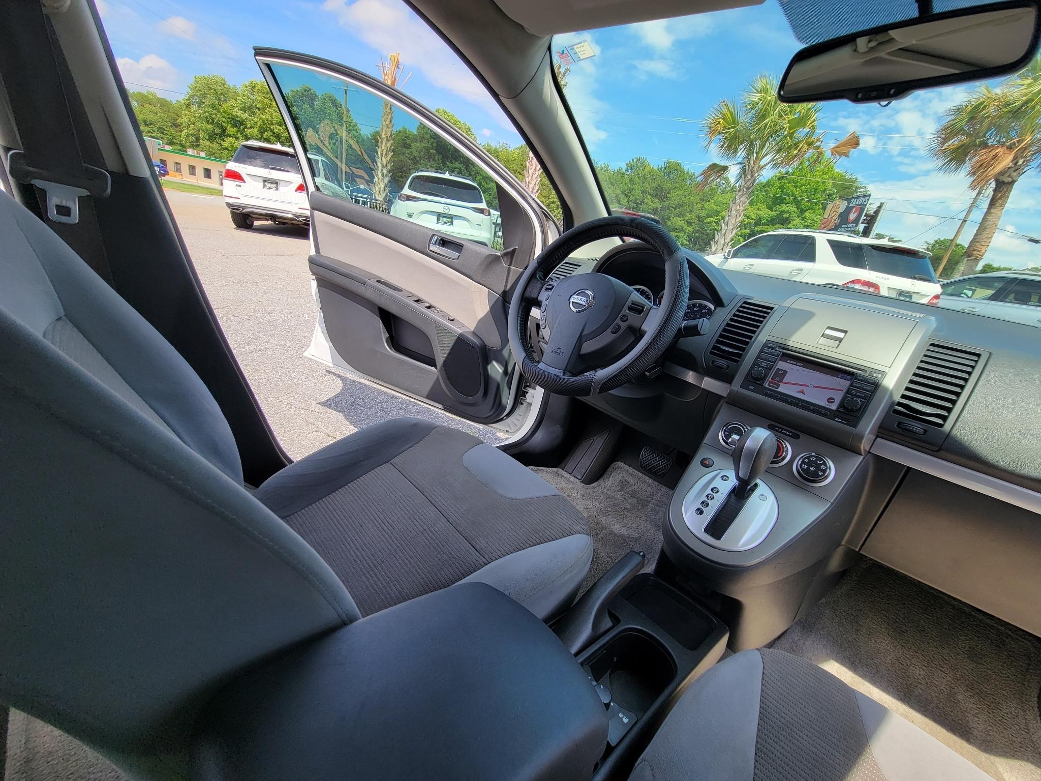 Nissan Sentra 4dr Sdn I4 CVT 2.0 SR 2012