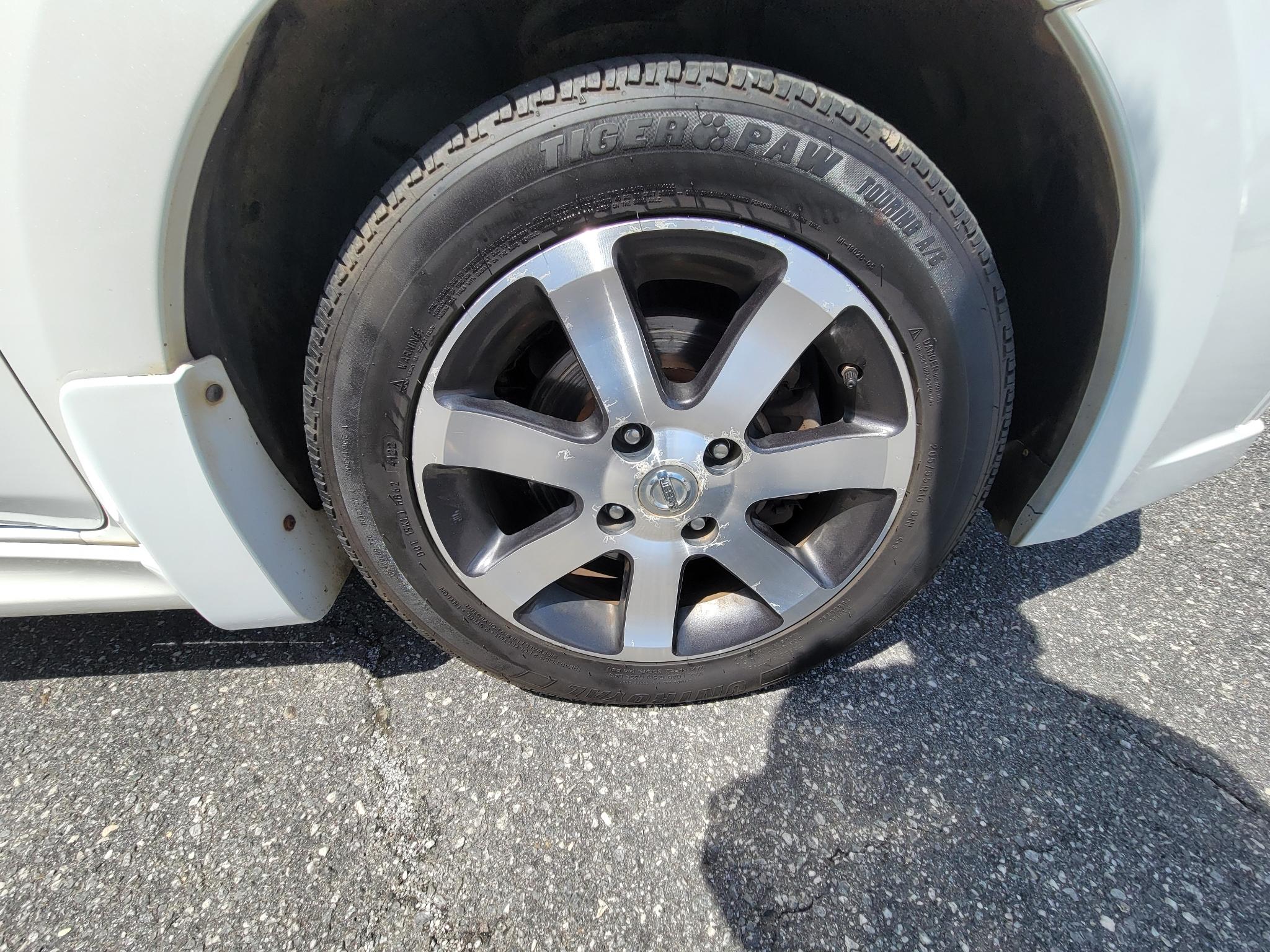 Nissan Sentra 4dr Sdn I4 CVT 2.0 SR 2012
