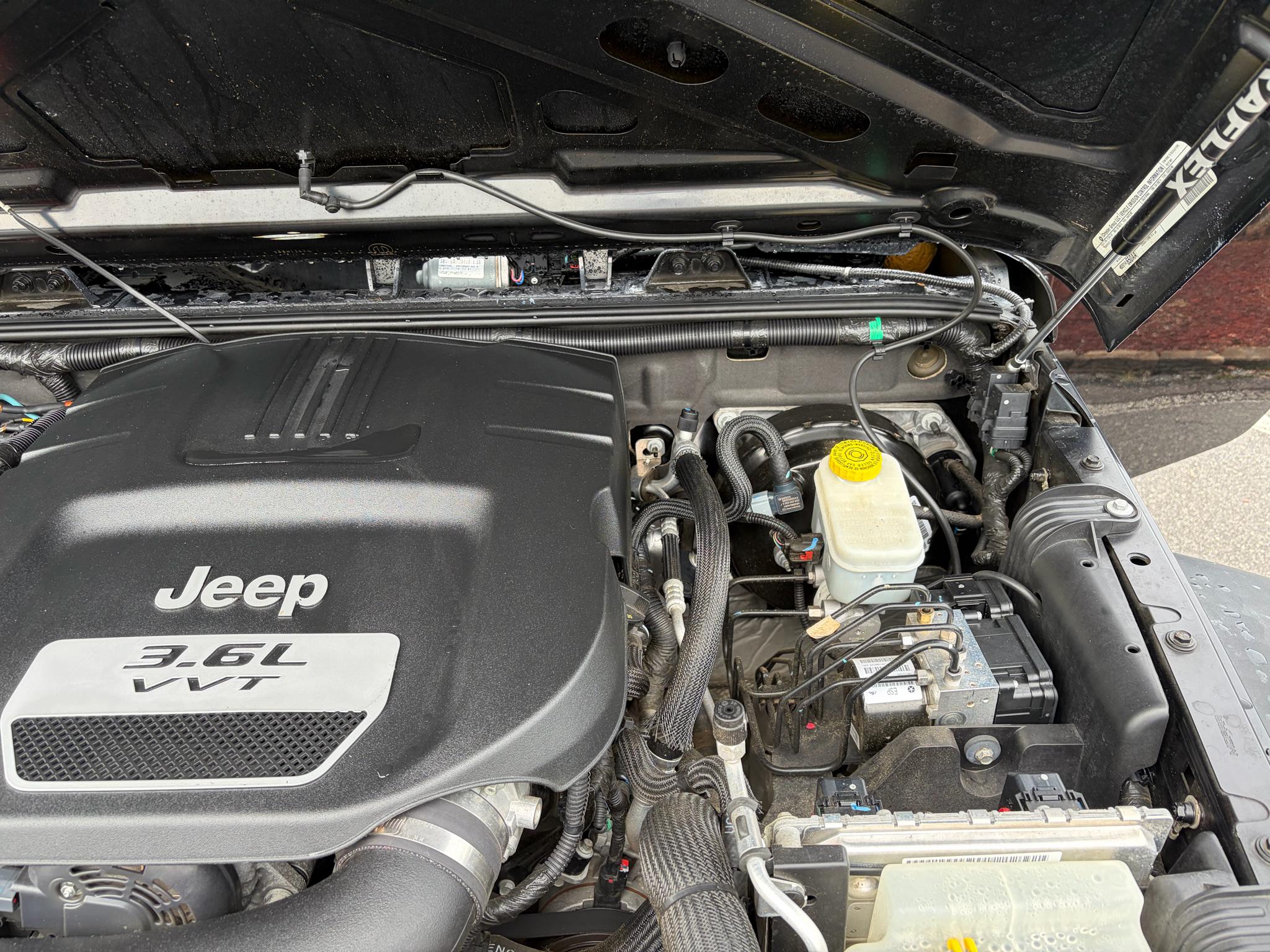 Jeep Wrangler Unlimited 4WD 4dr Sport 2012