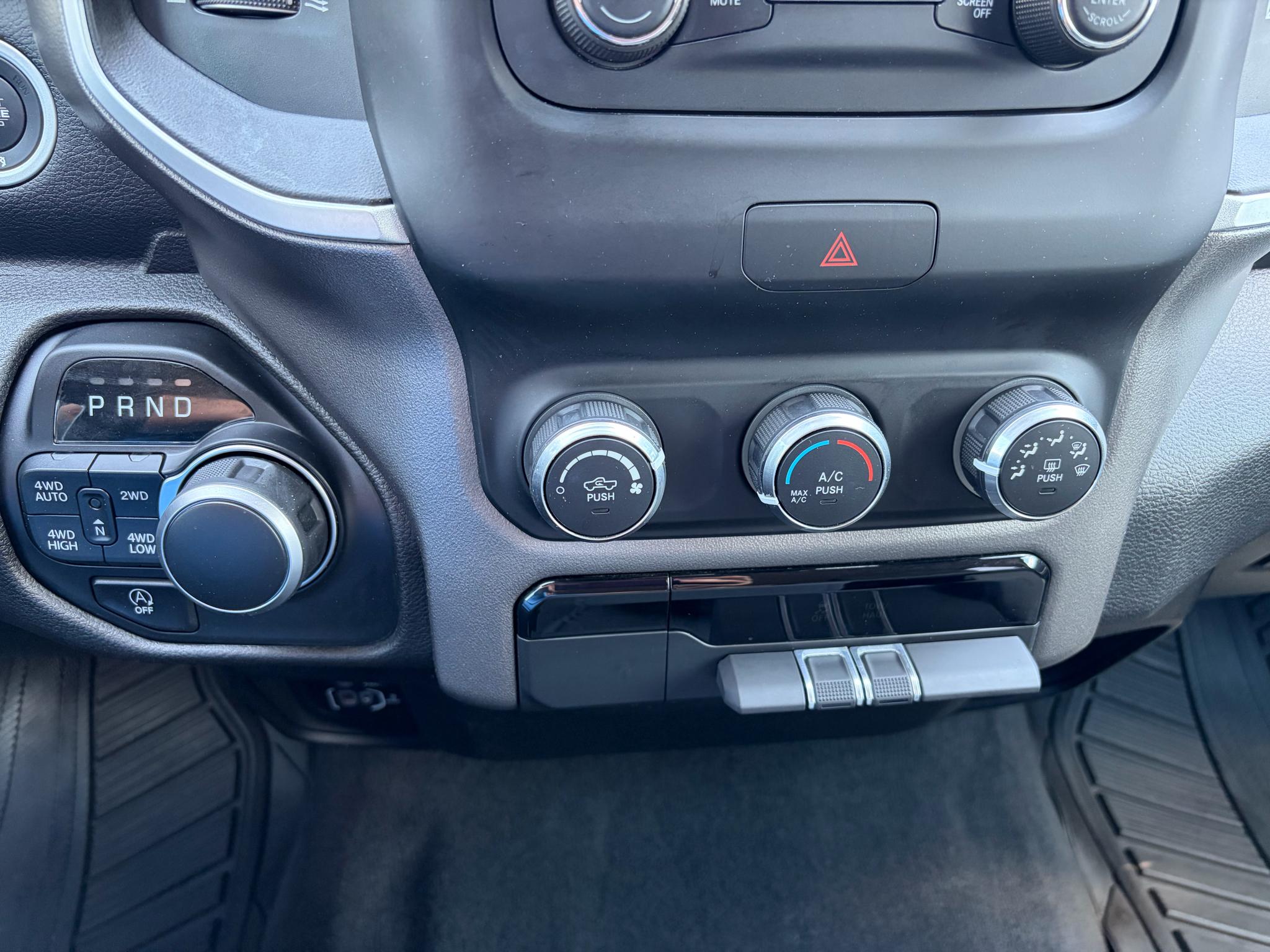 RAM 1500 Big Horn 4x4 Crew Cab 5'7" Box 2020