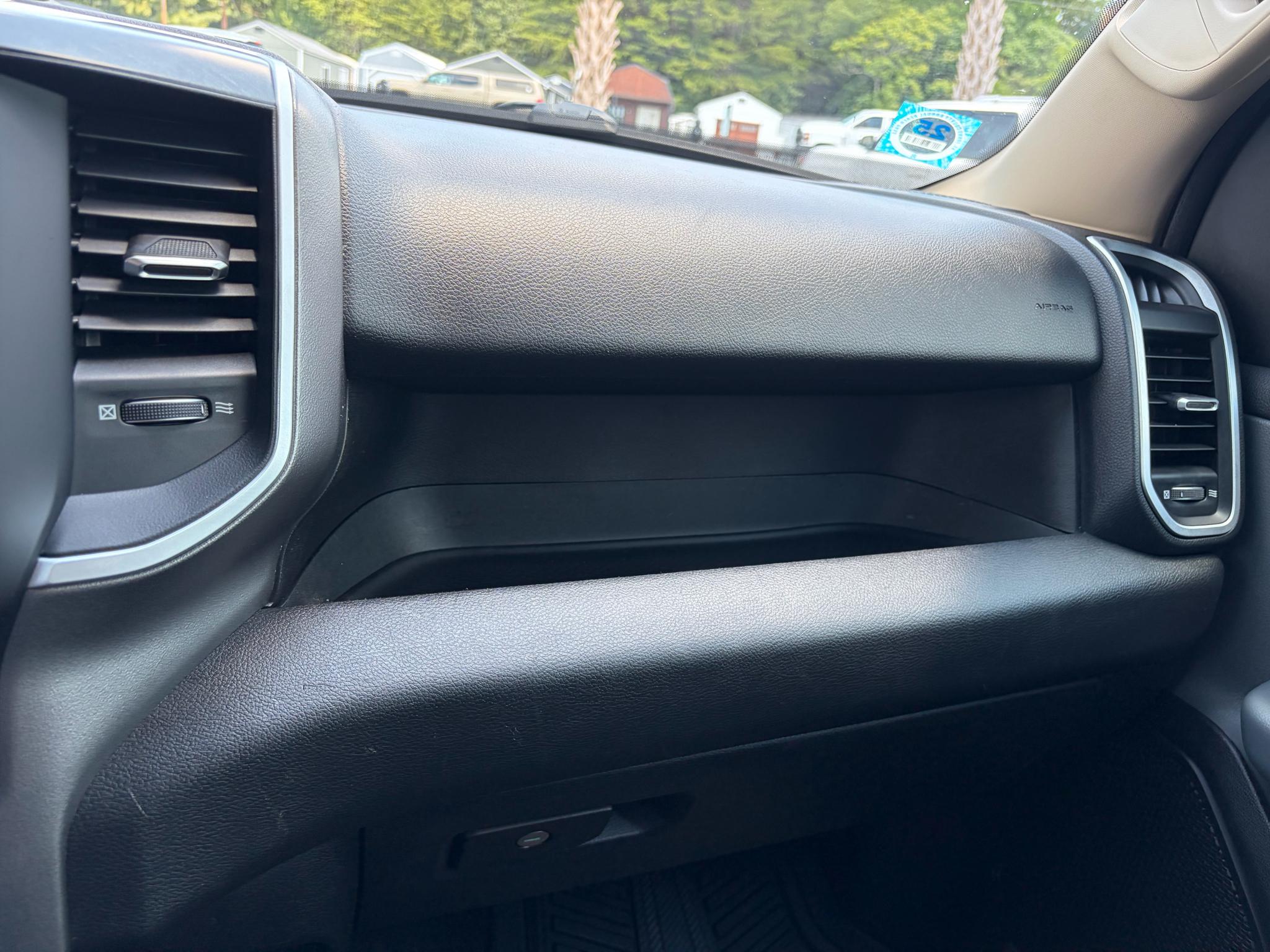 RAM 1500 Big Horn 4x4 Crew Cab 5'7" Box 2020