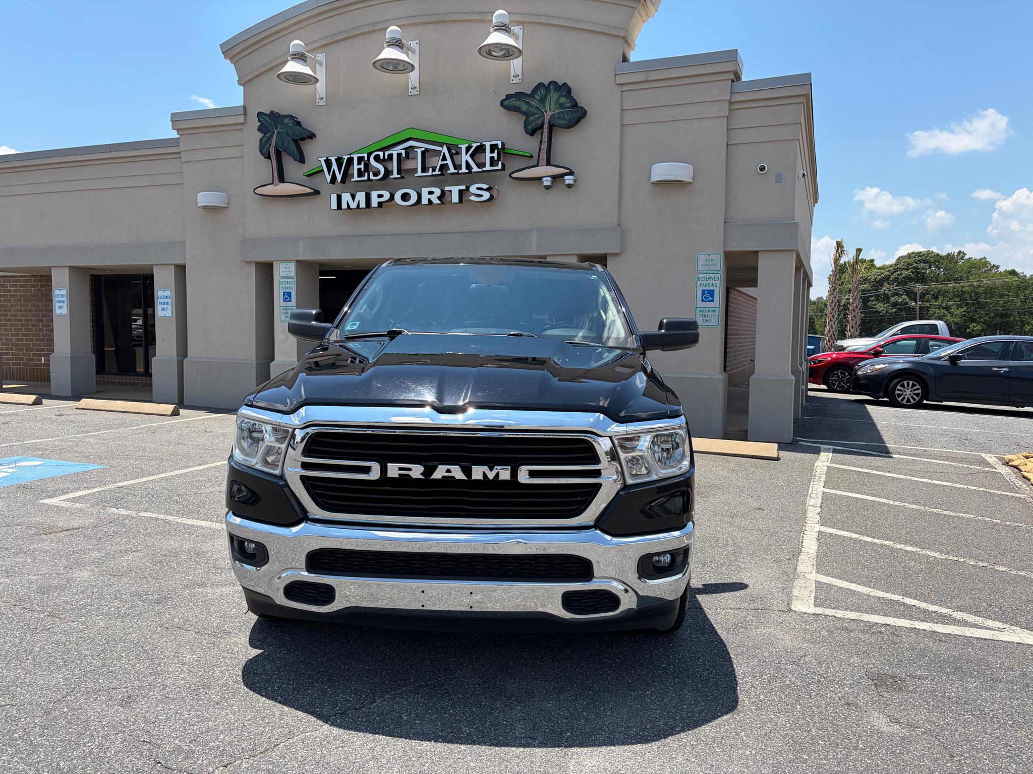 RAM 1500 Big Horn 4x4 Crew Cab 5'7" Box 2020