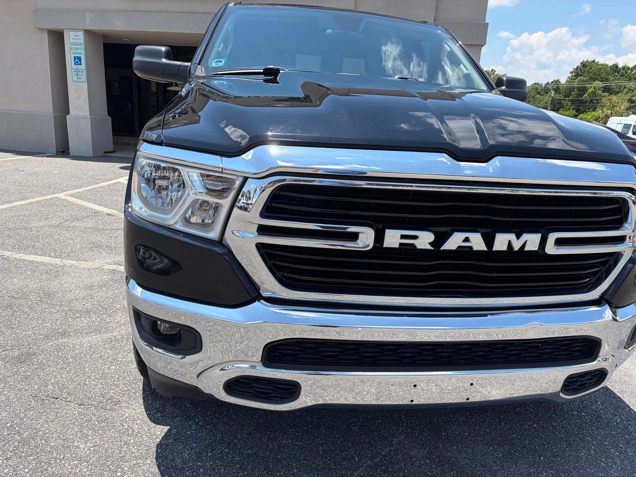 RAM 1500 Big Horn 4x4 Crew Cab 5'7" Box 2020