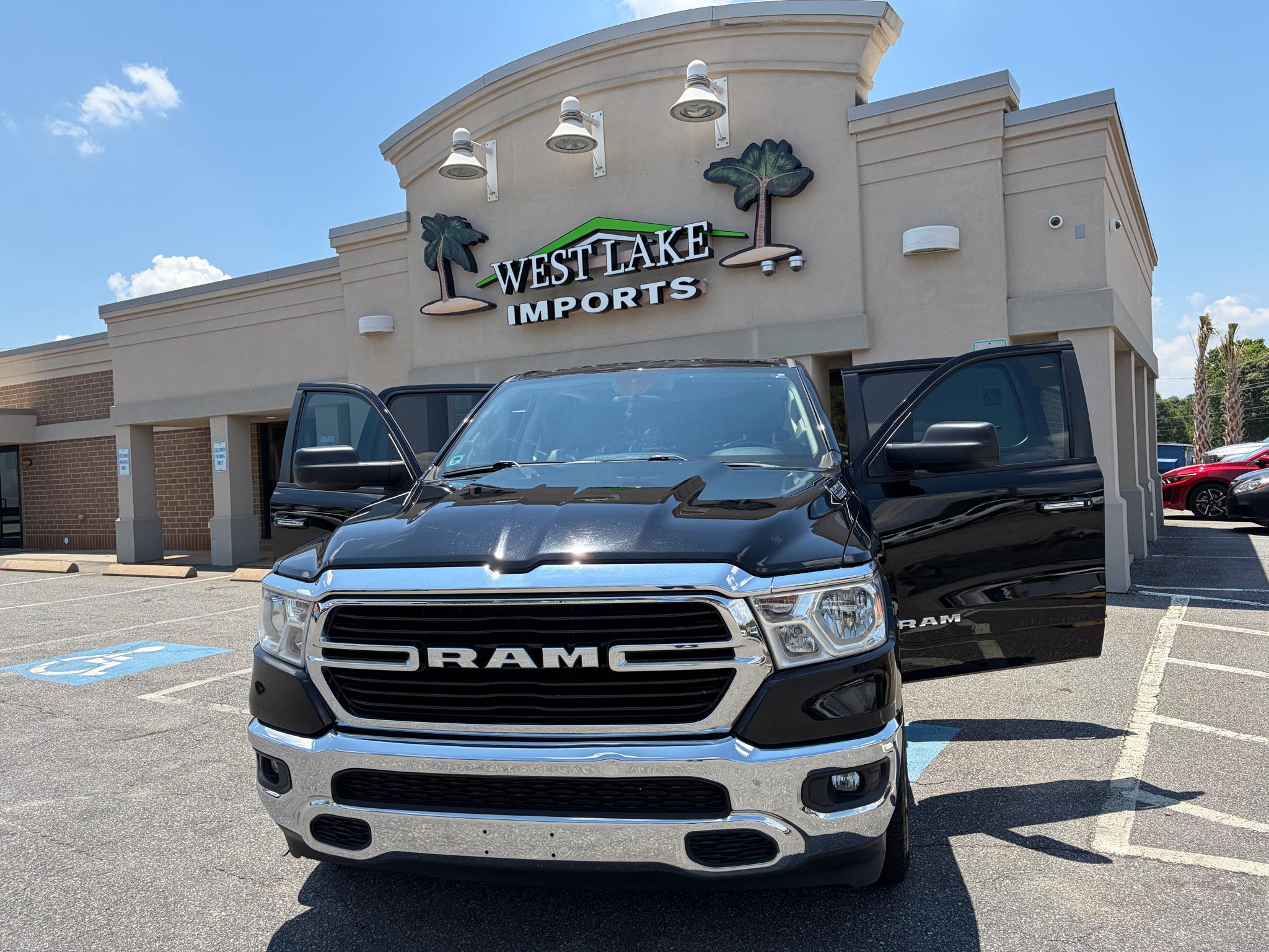 RAM 1500 Big Horn 4x4 Crew Cab 5'7" Box 2020