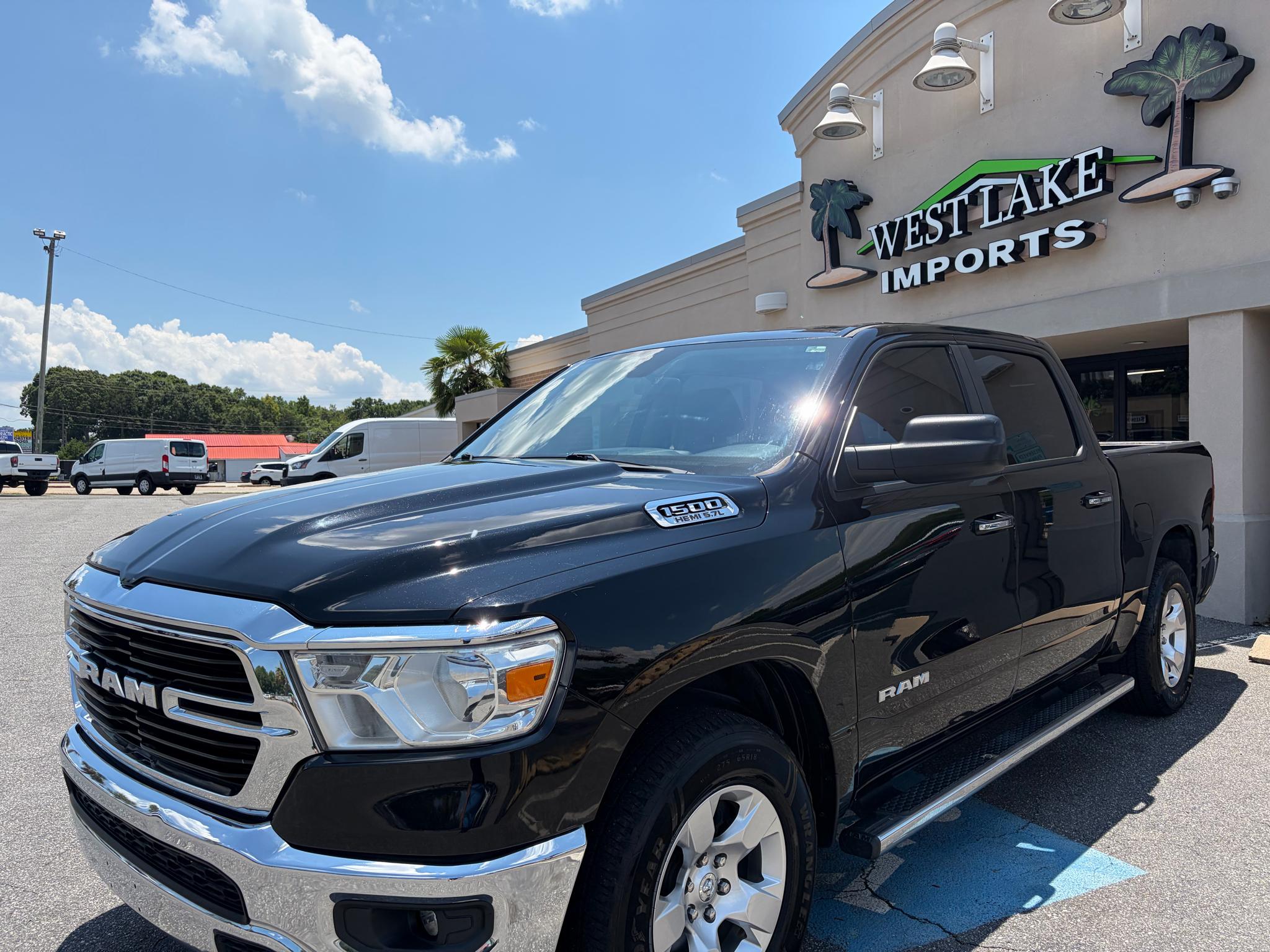RAM 1500 Big Horn 4x4 Crew Cab 5'7" Box 2020