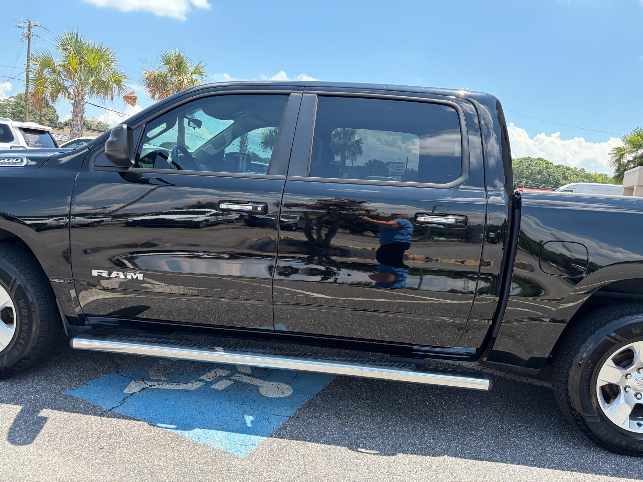 RAM 1500 Big Horn 4x4 Crew Cab 5'7" Box 2020