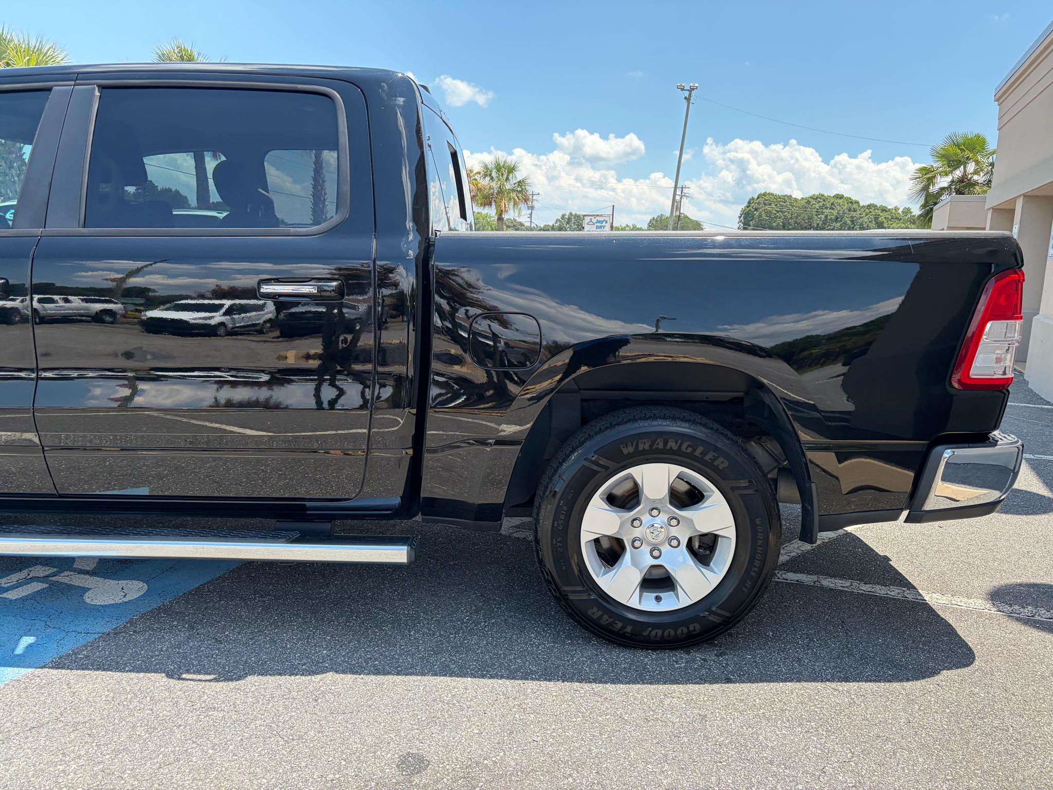 RAM 1500 Big Horn 4x4 Crew Cab 5'7" Box 2020
