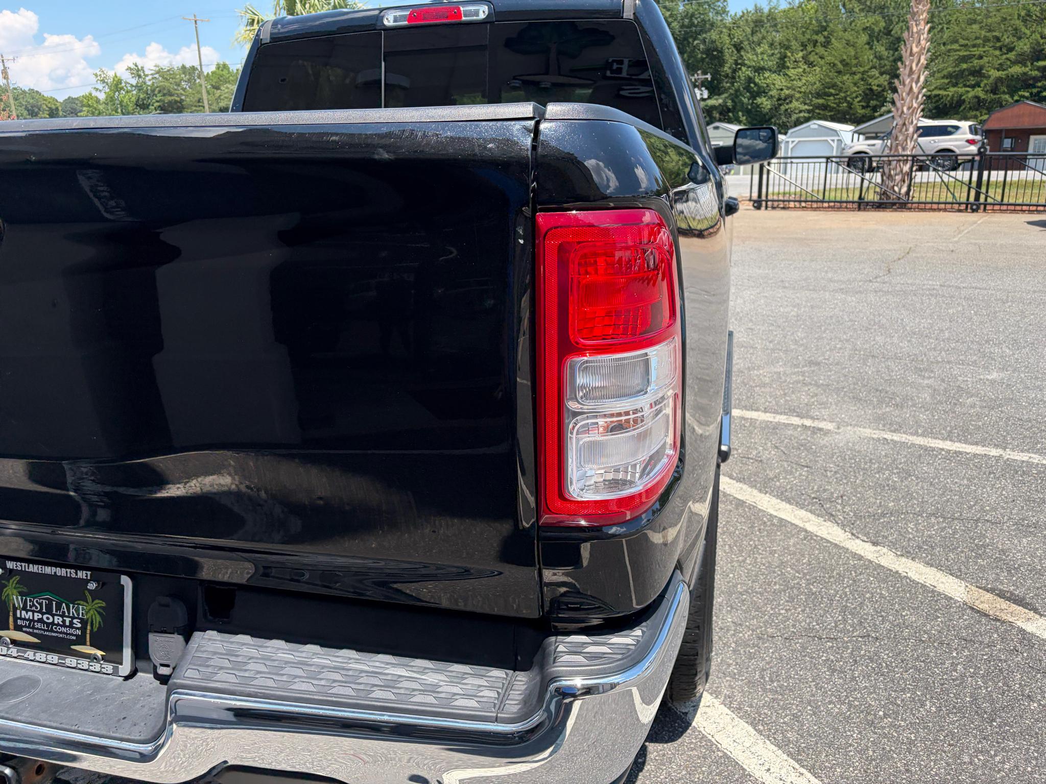RAM 1500 Big Horn 4x4 Crew Cab 5'7" Box 2020