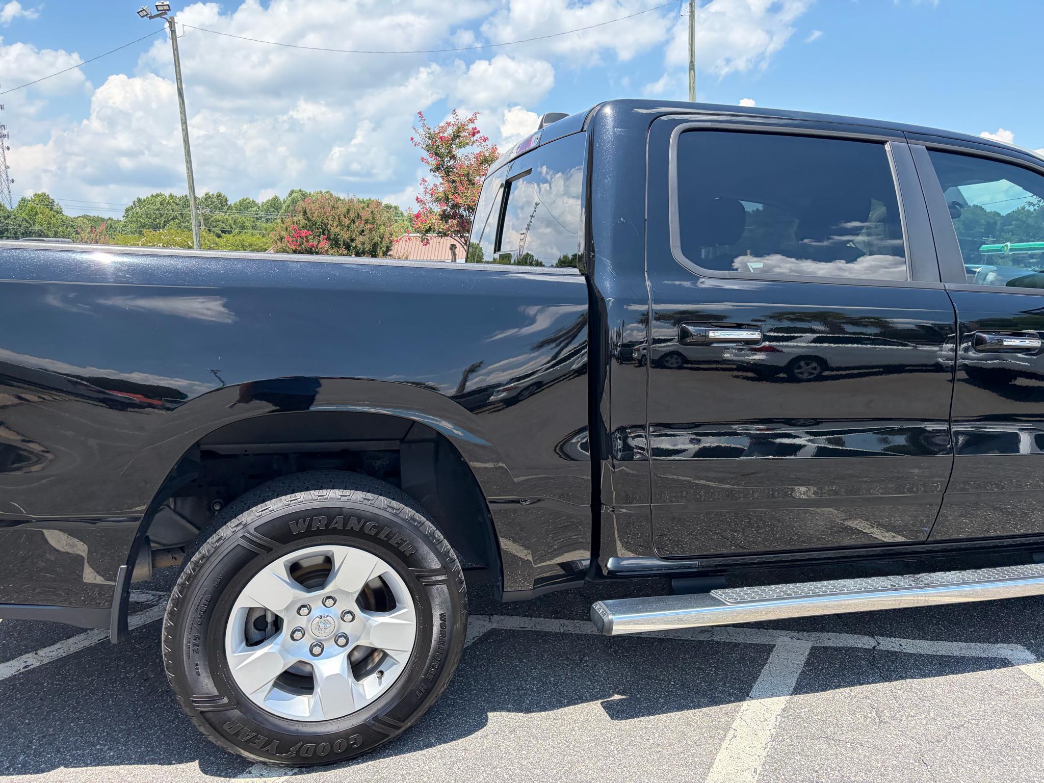 RAM 1500 Big Horn 4x4 Crew Cab 5'7" Box 2020