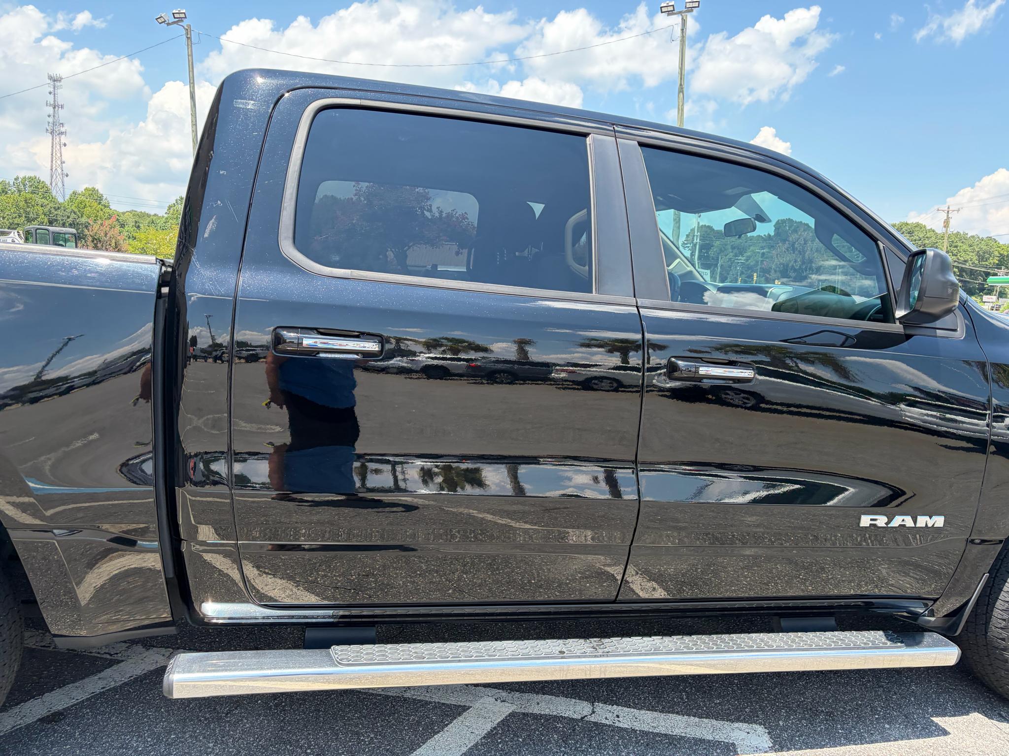 RAM 1500 Big Horn 4x4 Crew Cab 5'7" Box 2020