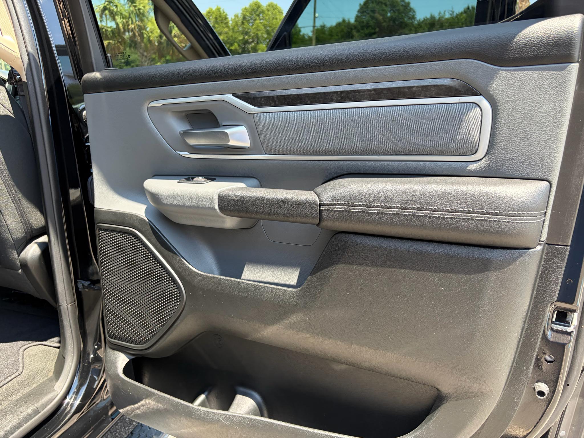 RAM 1500 Big Horn 4x4 Crew Cab 5'7" Box 2020