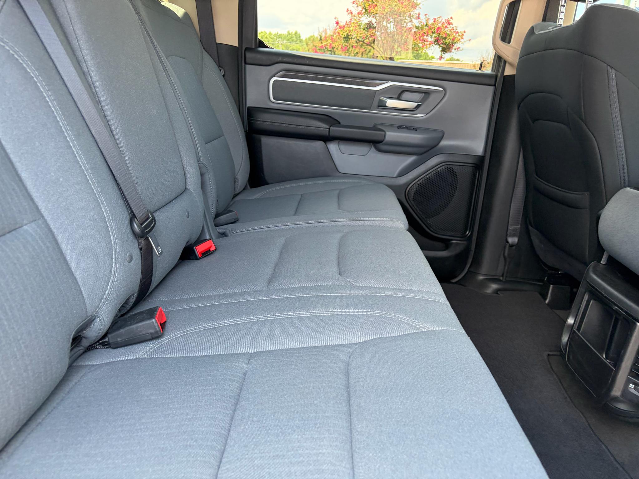 RAM 1500 Big Horn 4x4 Crew Cab 5'7" Box 2020