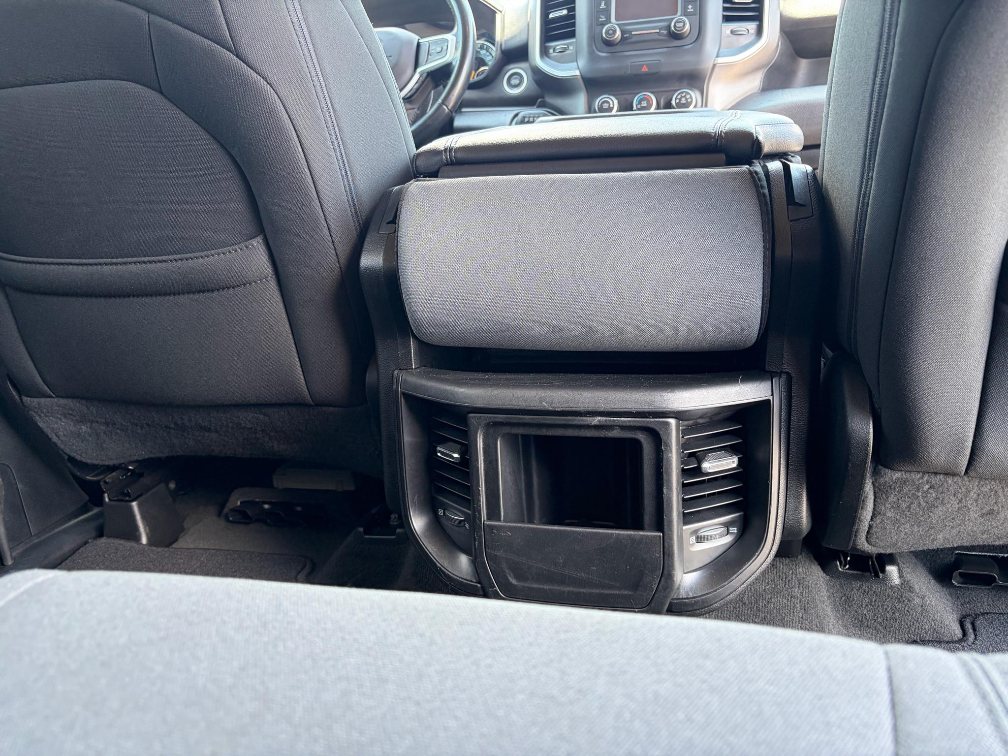 RAM 1500 Big Horn 4x4 Crew Cab 5'7" Box 2020
