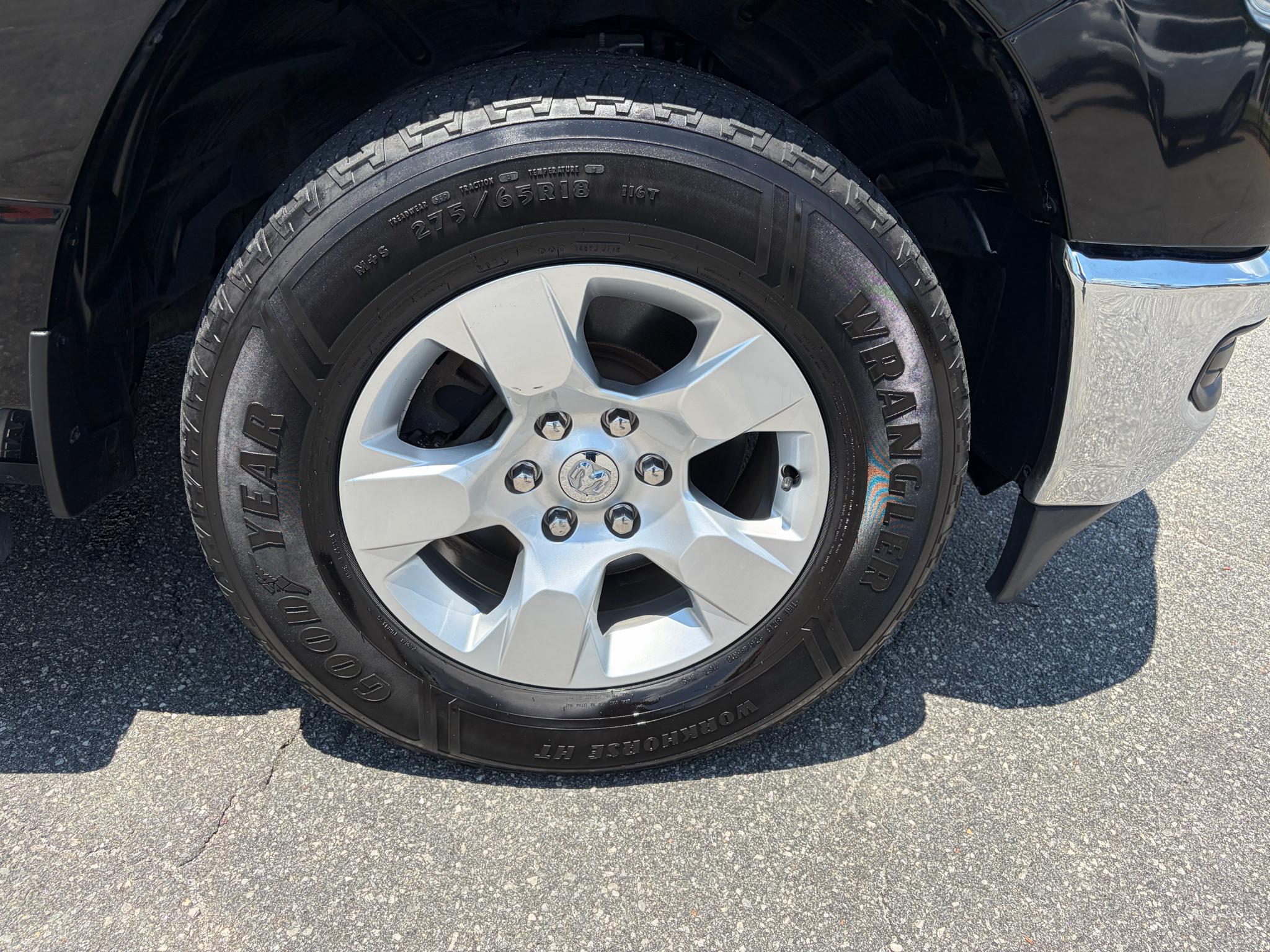 RAM 1500 Big Horn 4x4 Crew Cab 5'7" Box 2020
