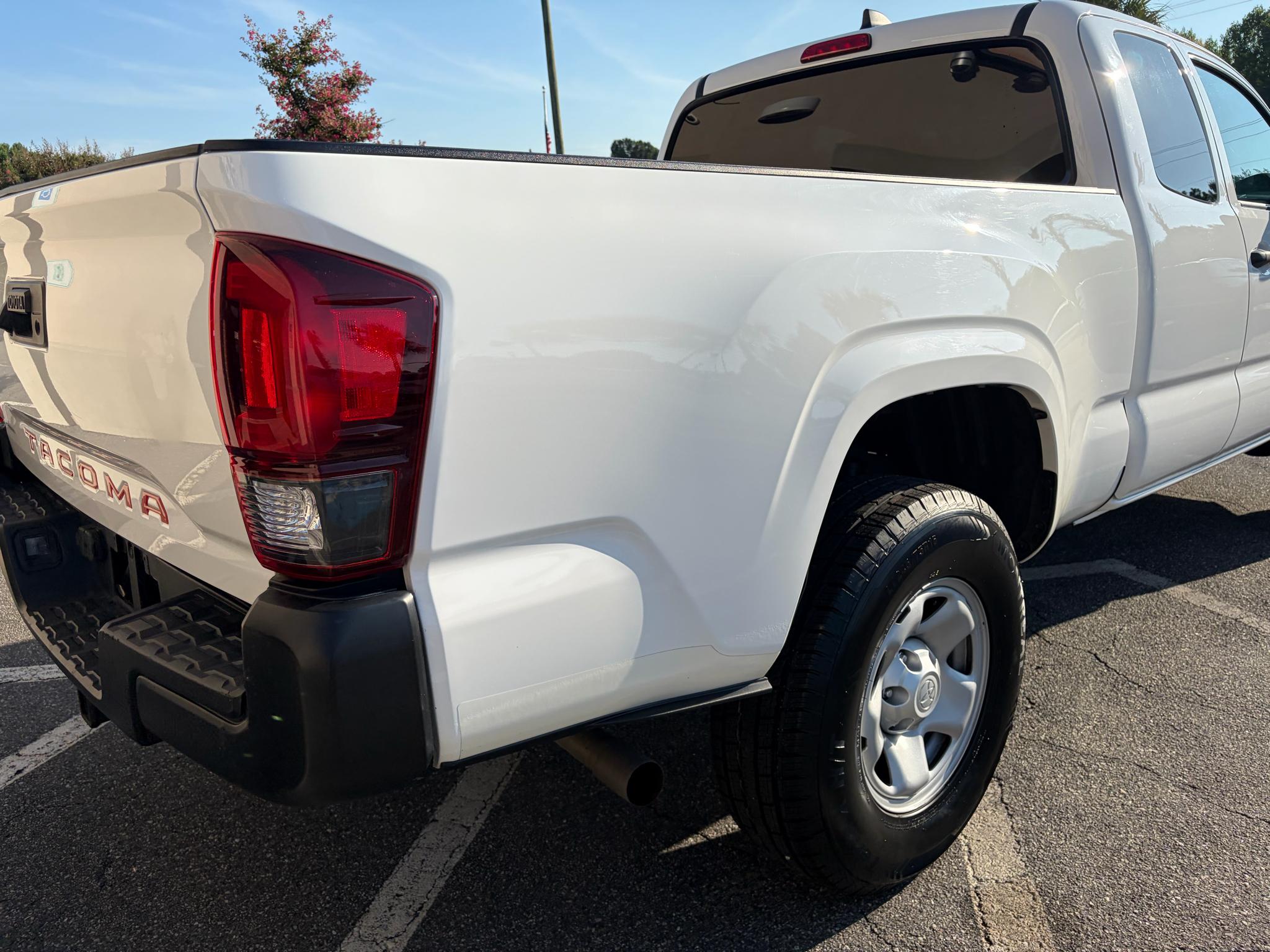 Toyota Tacoma 2WD SR5 Access Cab 6' Bed I4 AT (Natl) 2022