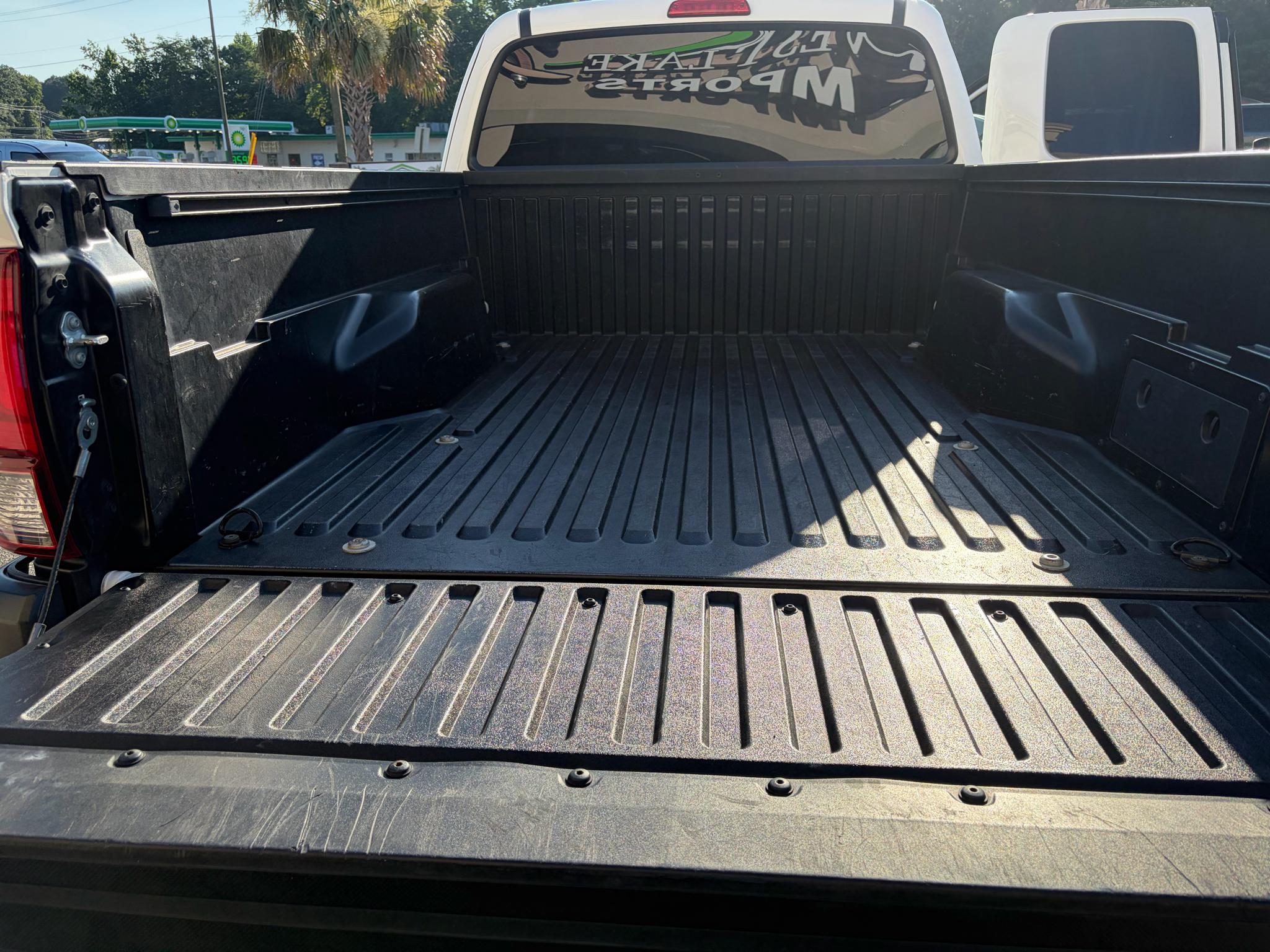 Toyota Tacoma 2WD SR5 Access Cab 6' Bed I4 AT (Natl) 2022
