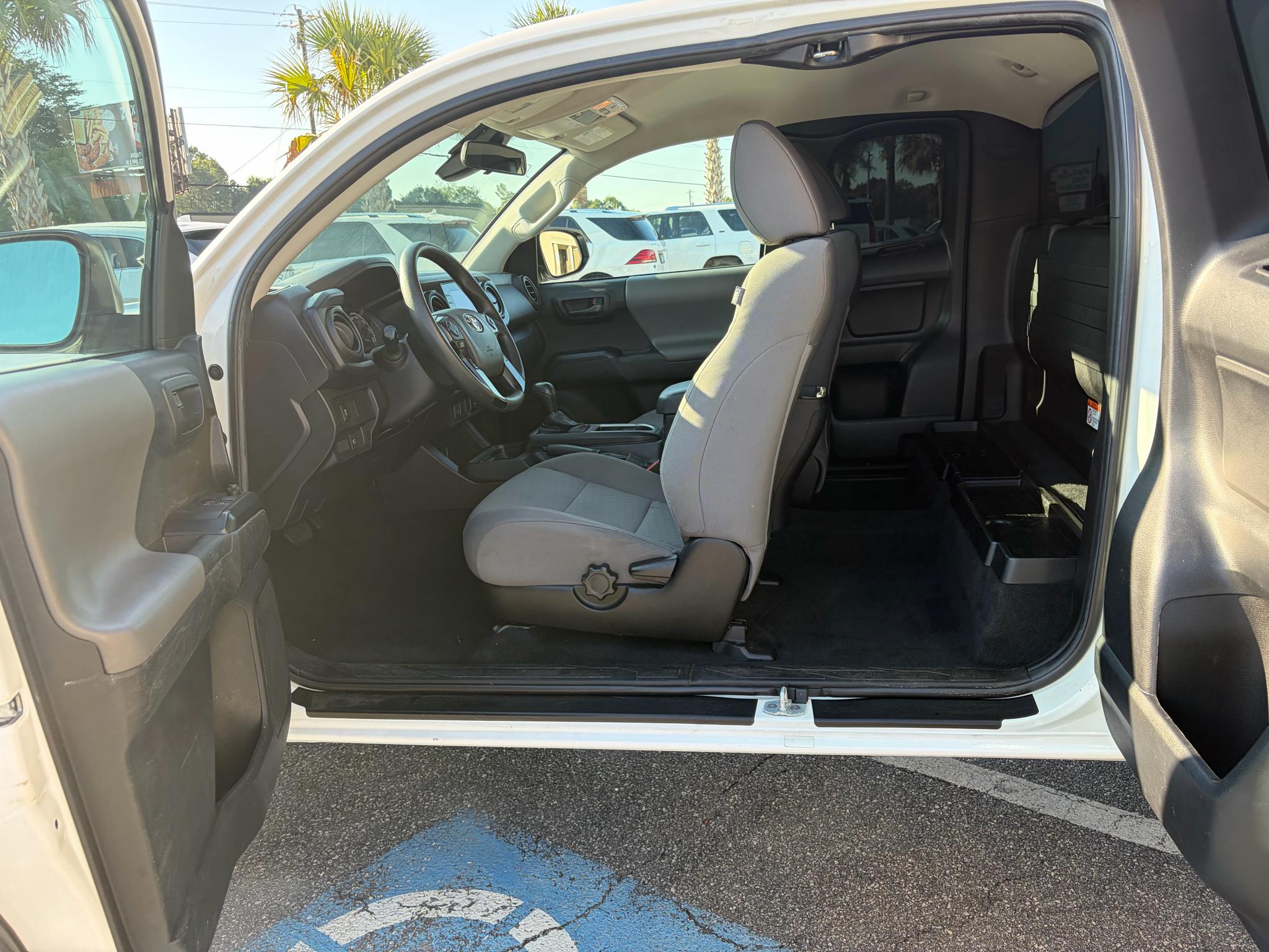 Toyota Tacoma 2WD SR5 Access Cab 6' Bed I4 AT (Natl) 2022