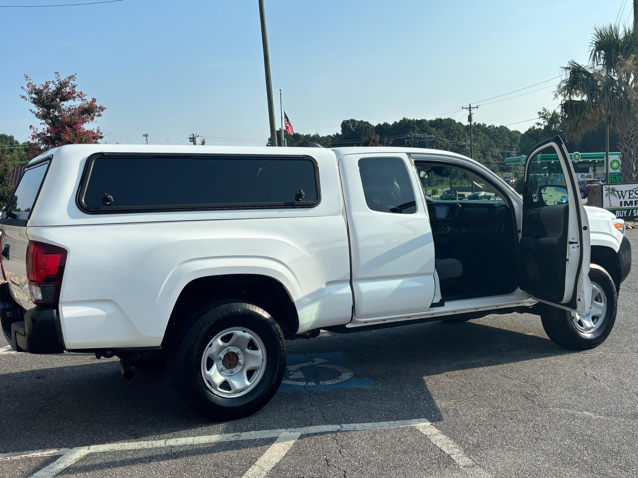 Toyota Tacoma 2WD SR5 Access Cab 6' Bed I4 AT (Natl) 2022