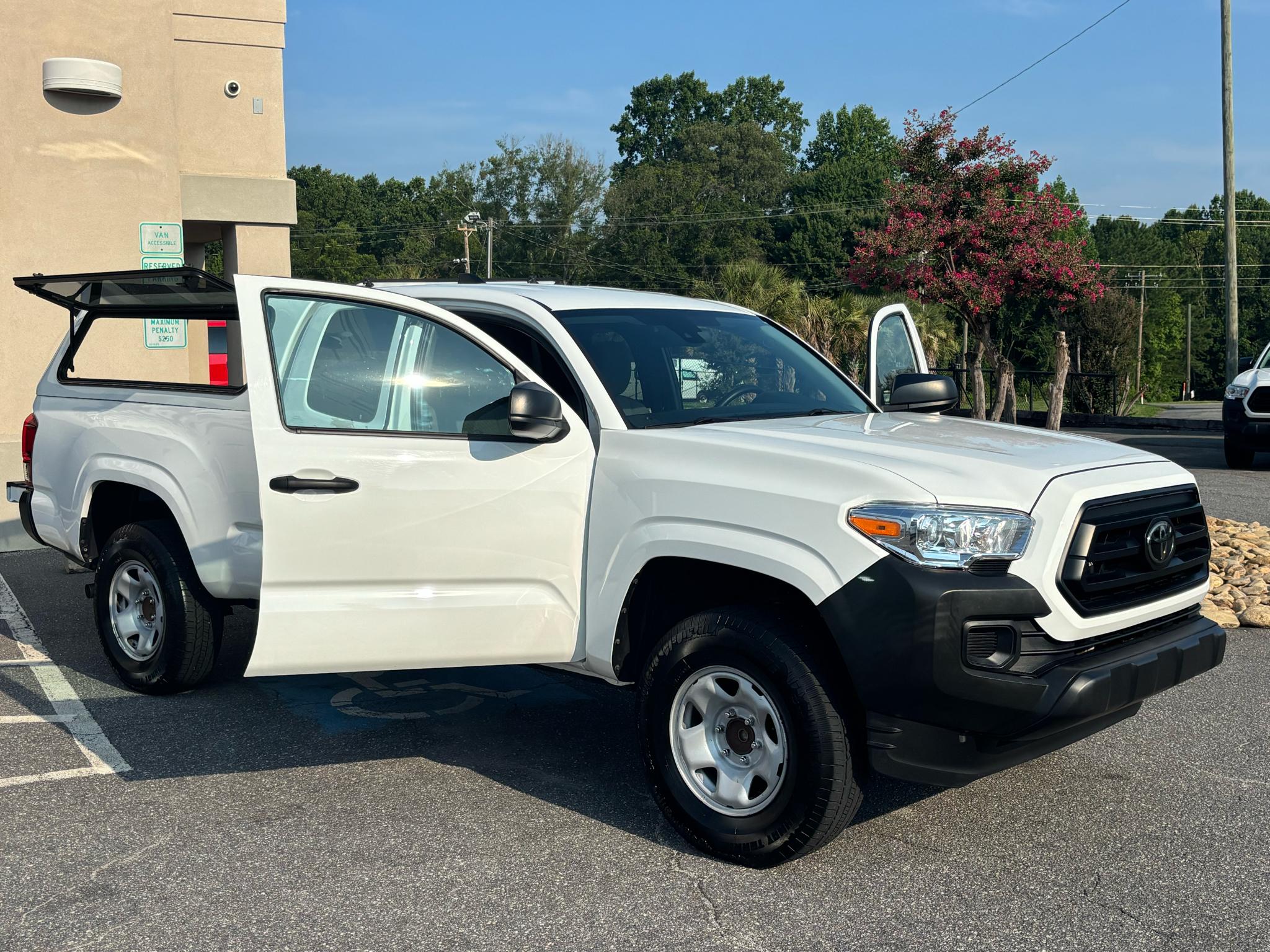 Toyota Tacoma 2WD SR5 Access Cab 6' Bed I4 AT (Natl) 2022