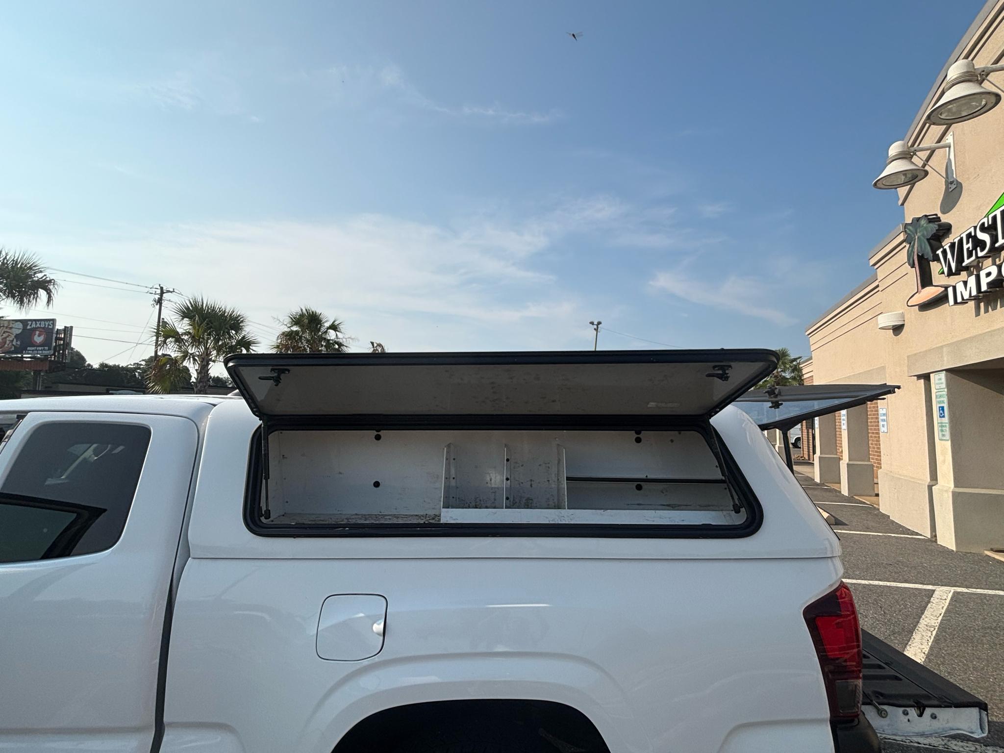Toyota Tacoma 2WD SR5 Access Cab 6' Bed I4 AT (Natl) 2022