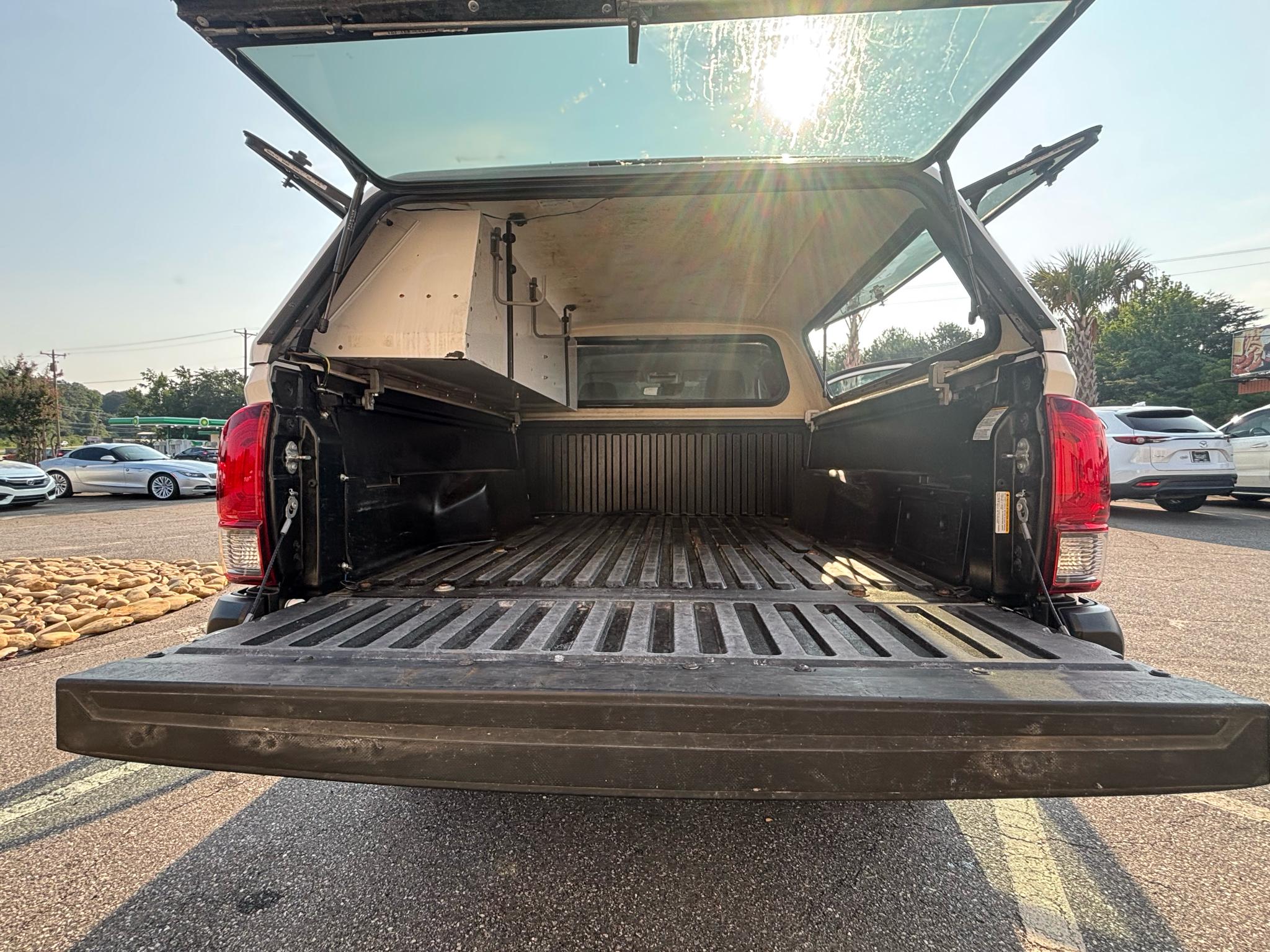Toyota Tacoma 2WD SR5 Access Cab 6' Bed I4 AT (Natl) 2022