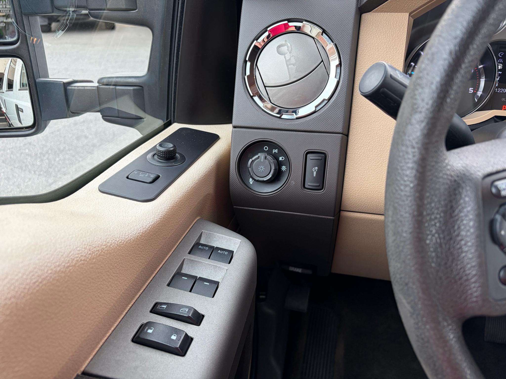 Ford Super Duty F-250 SRW 2WD Crew Cab 156" King Ranch 2015