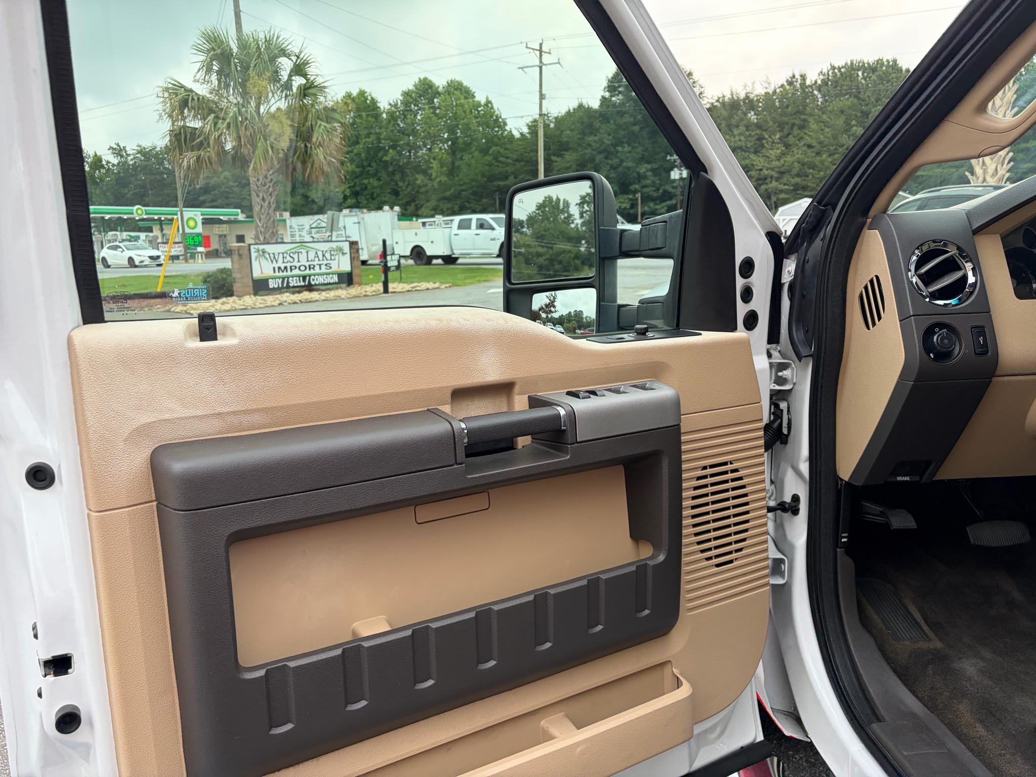 Ford Super Duty F-250 SRW 2WD Crew Cab 156" King Ranch 2015