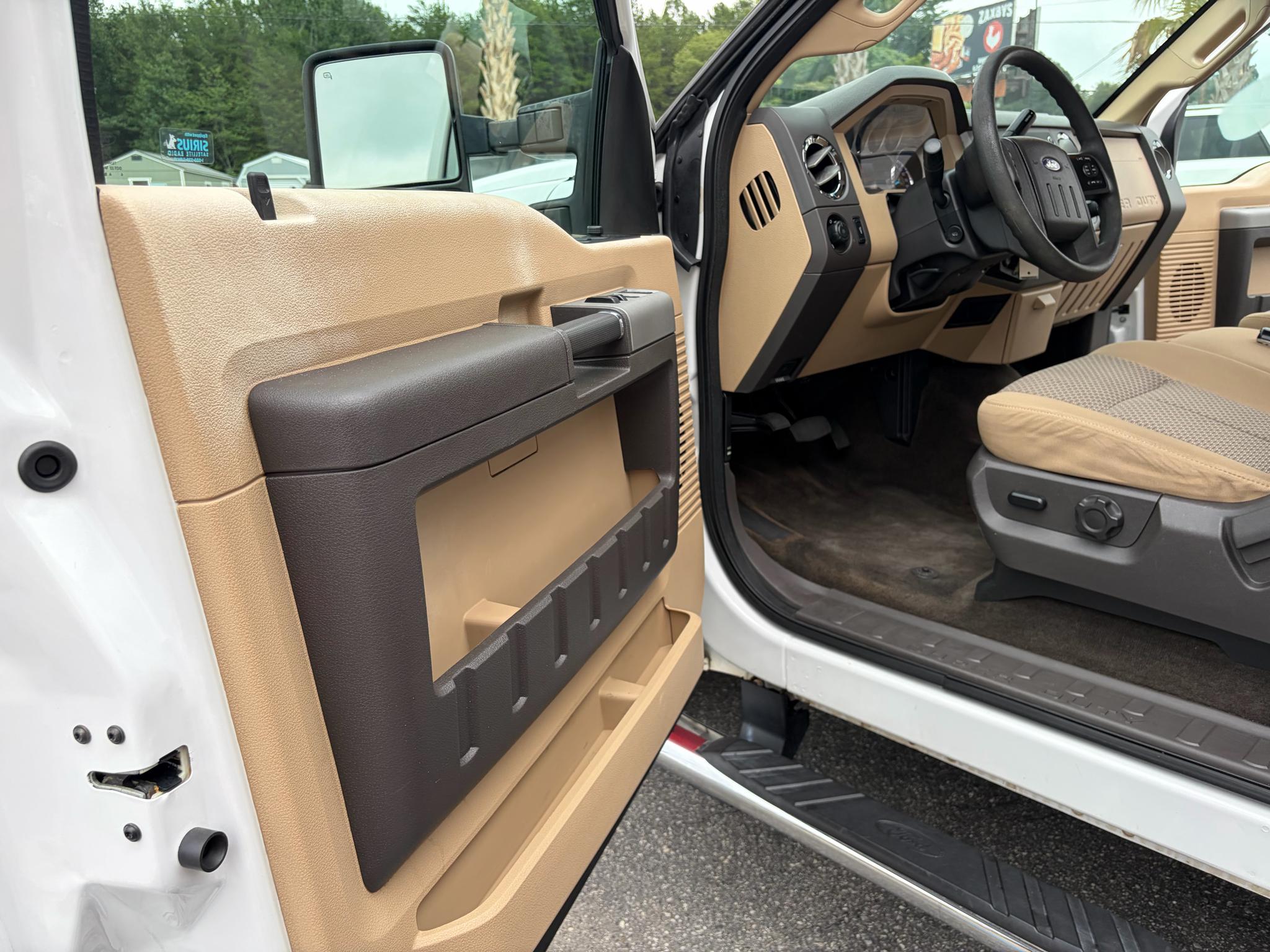 Ford Super Duty F-250 SRW 2WD Crew Cab 156" King Ranch 2015