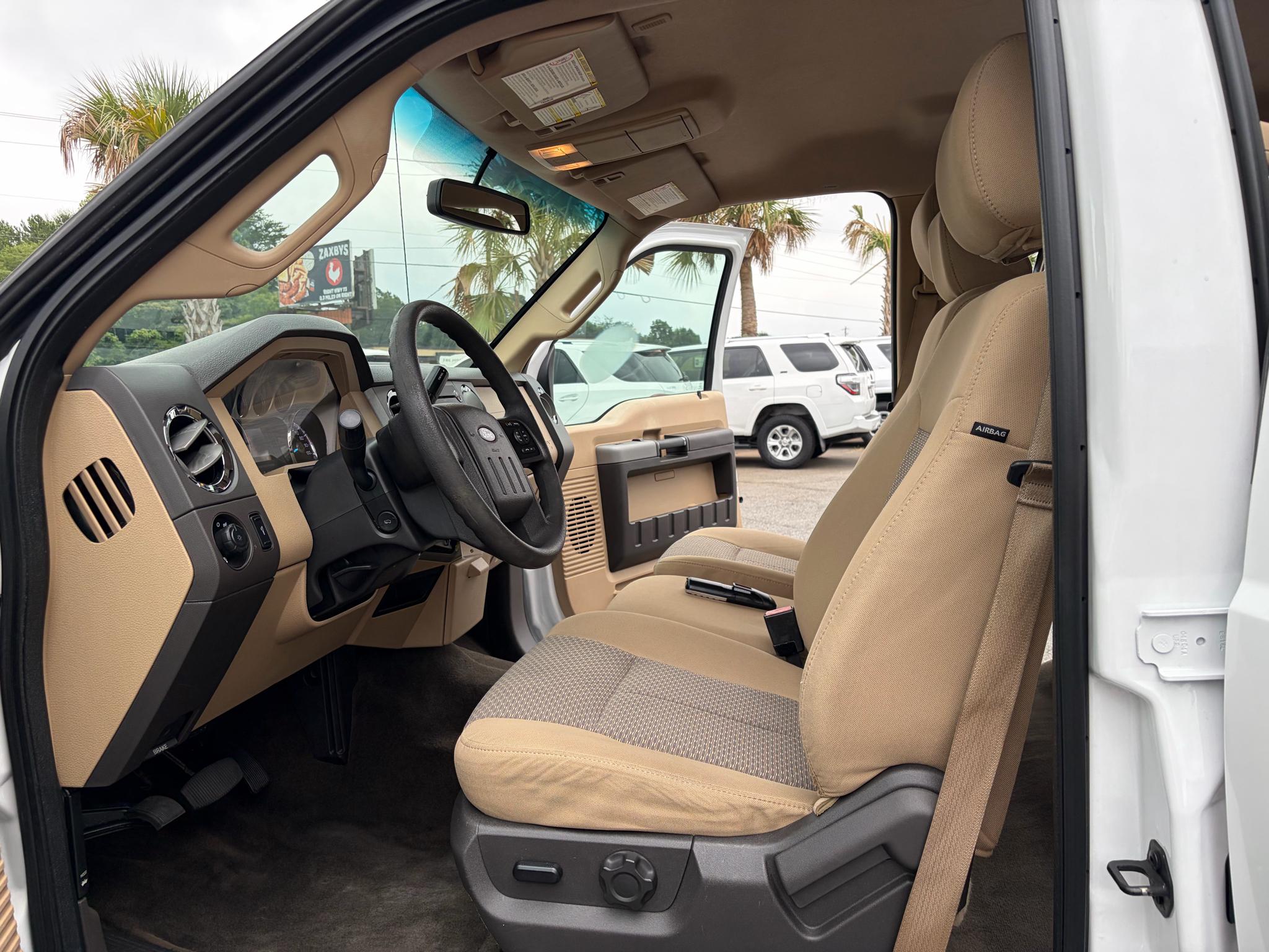Ford Super Duty F-250 SRW 2WD Crew Cab 156" King Ranch 2015