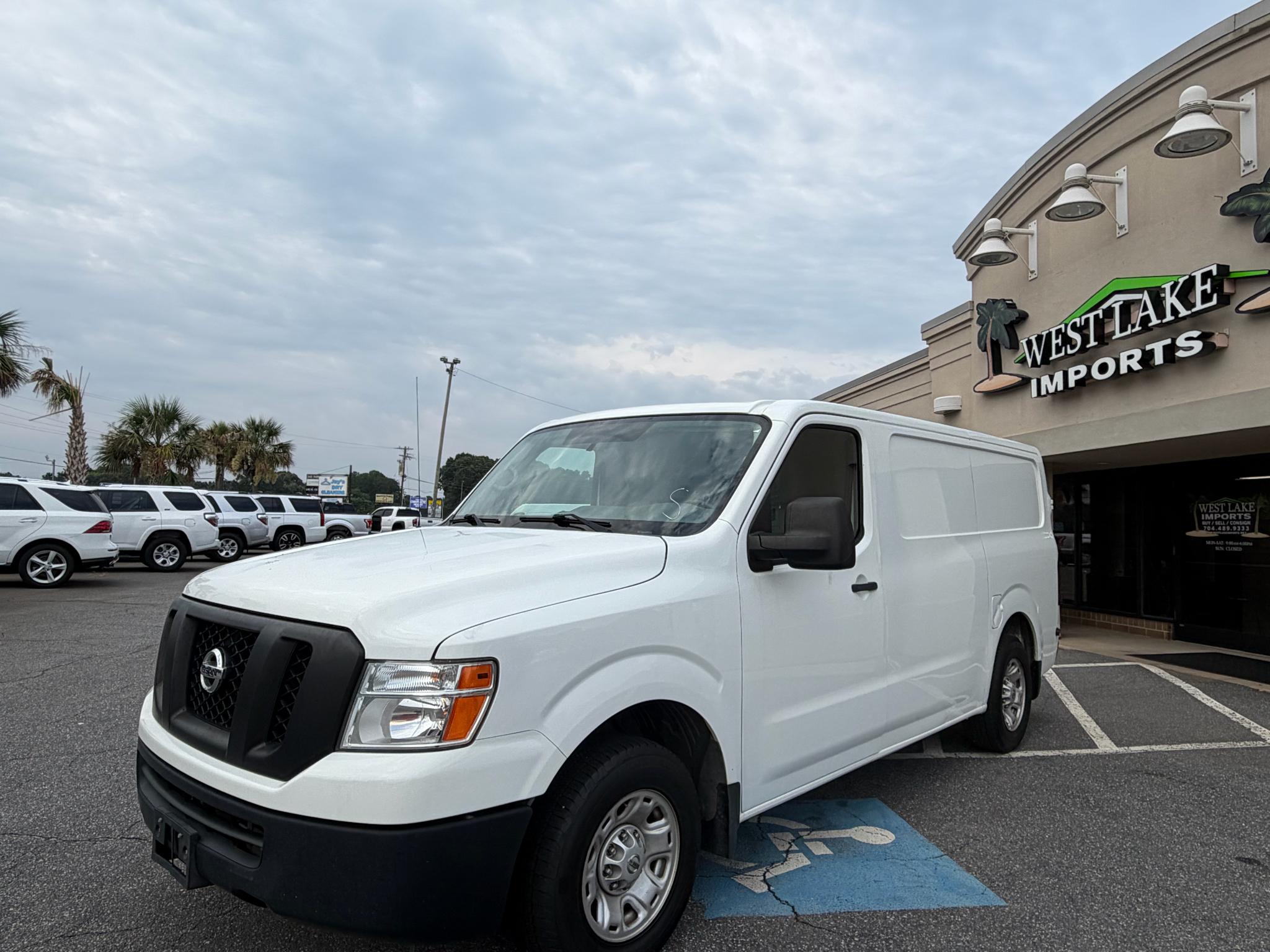 Nissan NV Cargo NV2500 HD Standard Roof V6 SV 2019