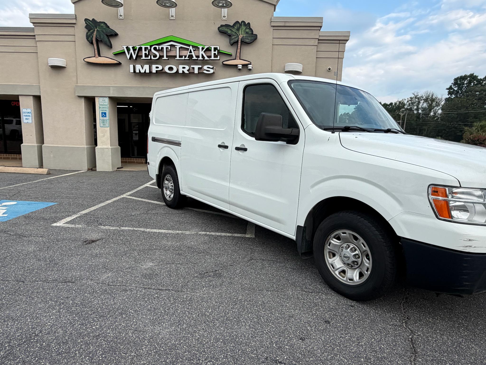 Nissan NV Cargo NV2500 HD Standard Roof V6 SV 2019