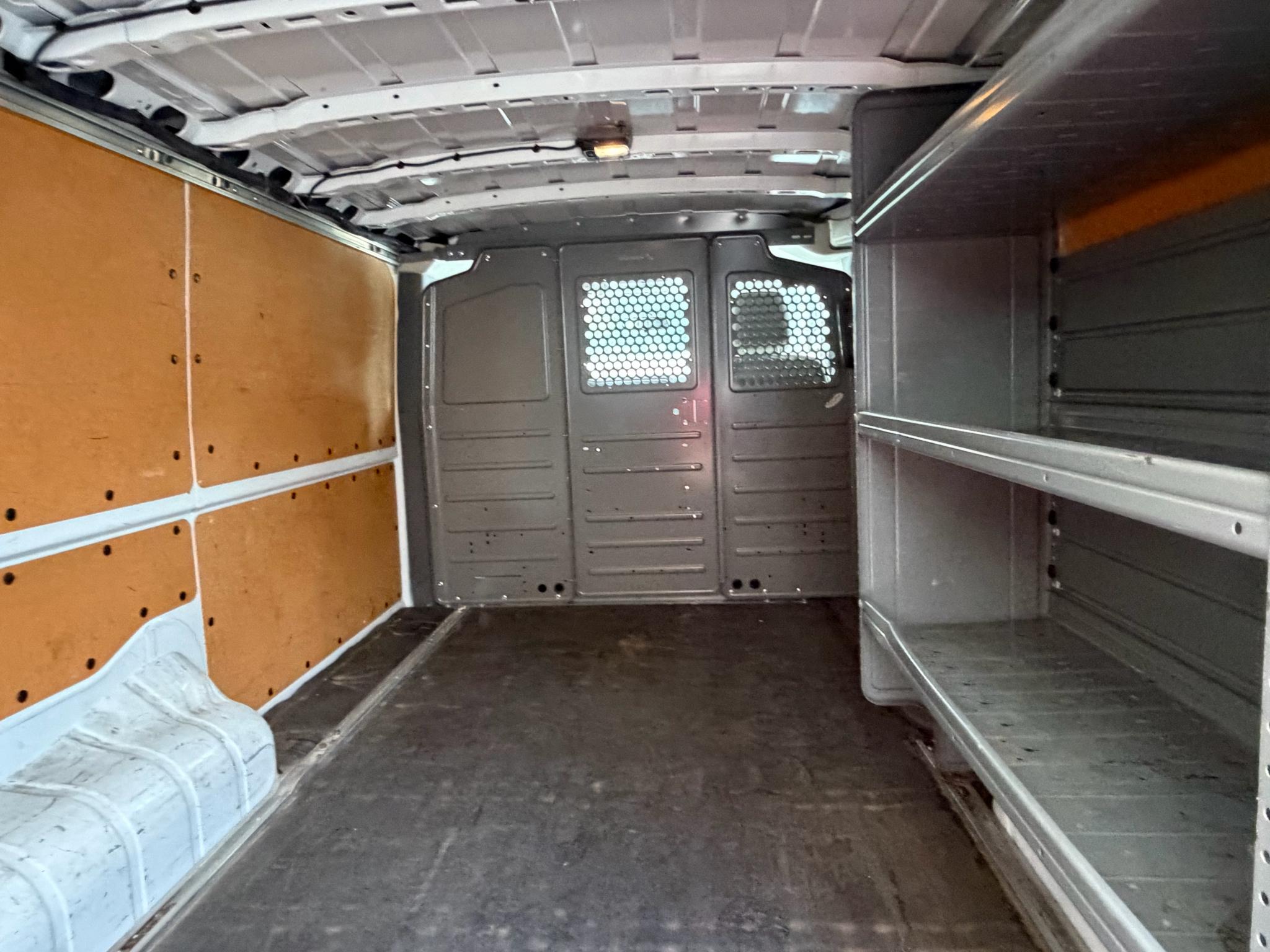 Nissan NV Cargo NV2500 HD Standard Roof V6 SV 2019