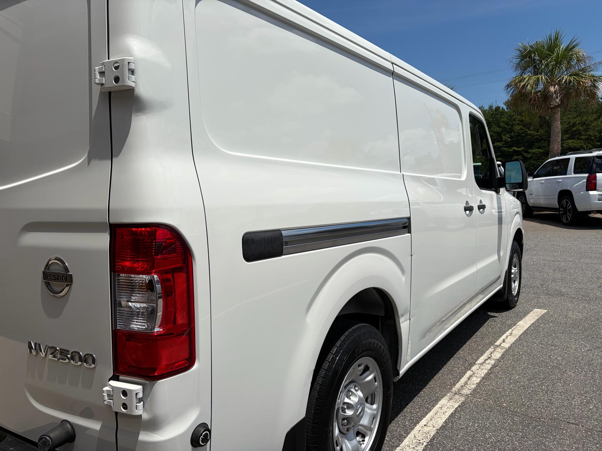 Nissan NV Cargo NV2500 HD Standard Roof V6 SV 2019