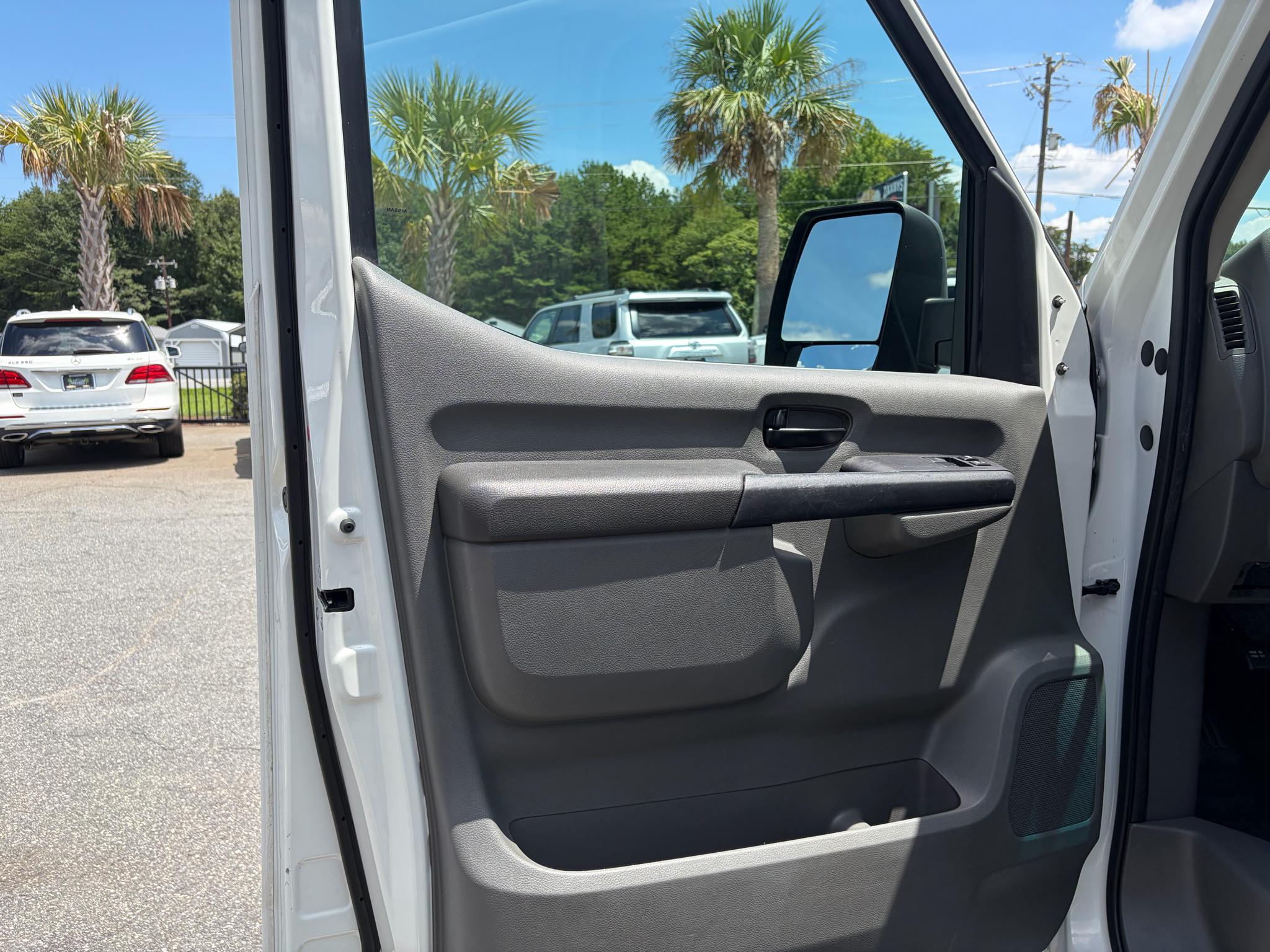 Nissan NV Cargo NV2500 HD Standard Roof V6 SV 2019