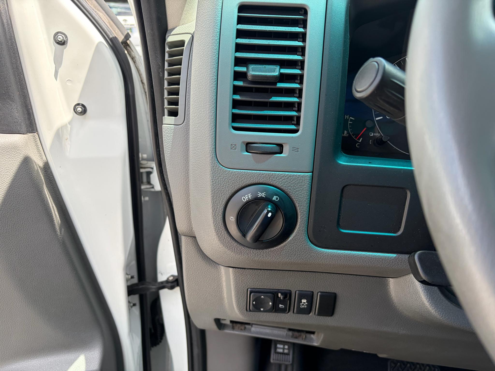 Nissan NV Cargo NV2500 HD Standard Roof V6 SV 2019
