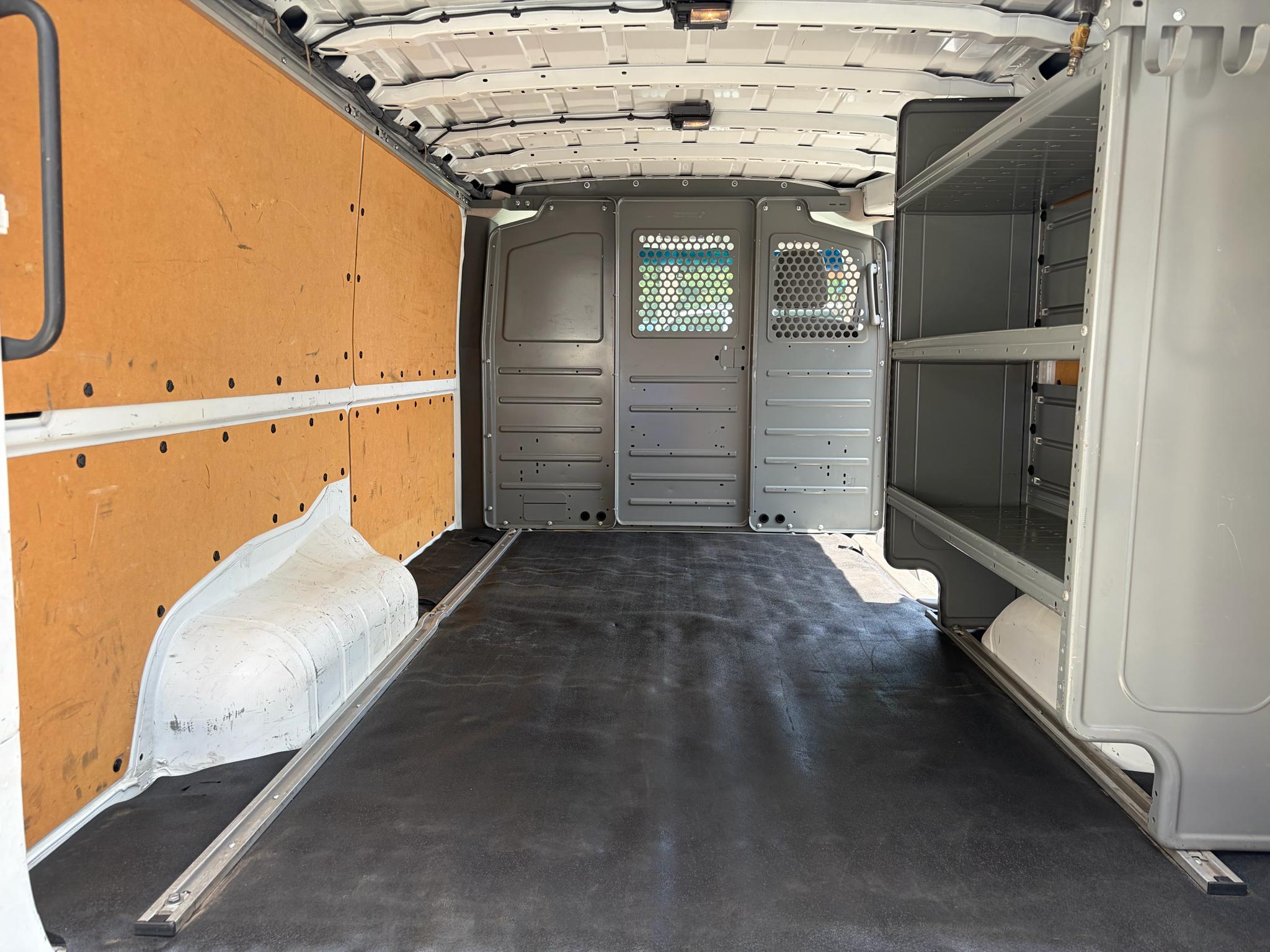 Nissan NV Cargo NV2500 HD Standard Roof V6 SV 2019