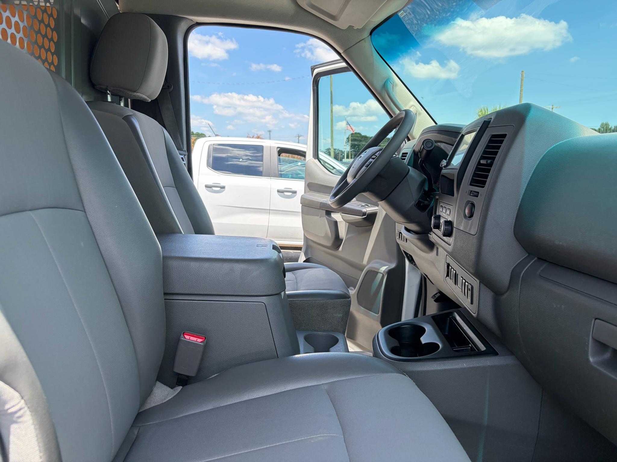 Nissan NV Cargo NV2500 HD Standard Roof V6 SV 2019